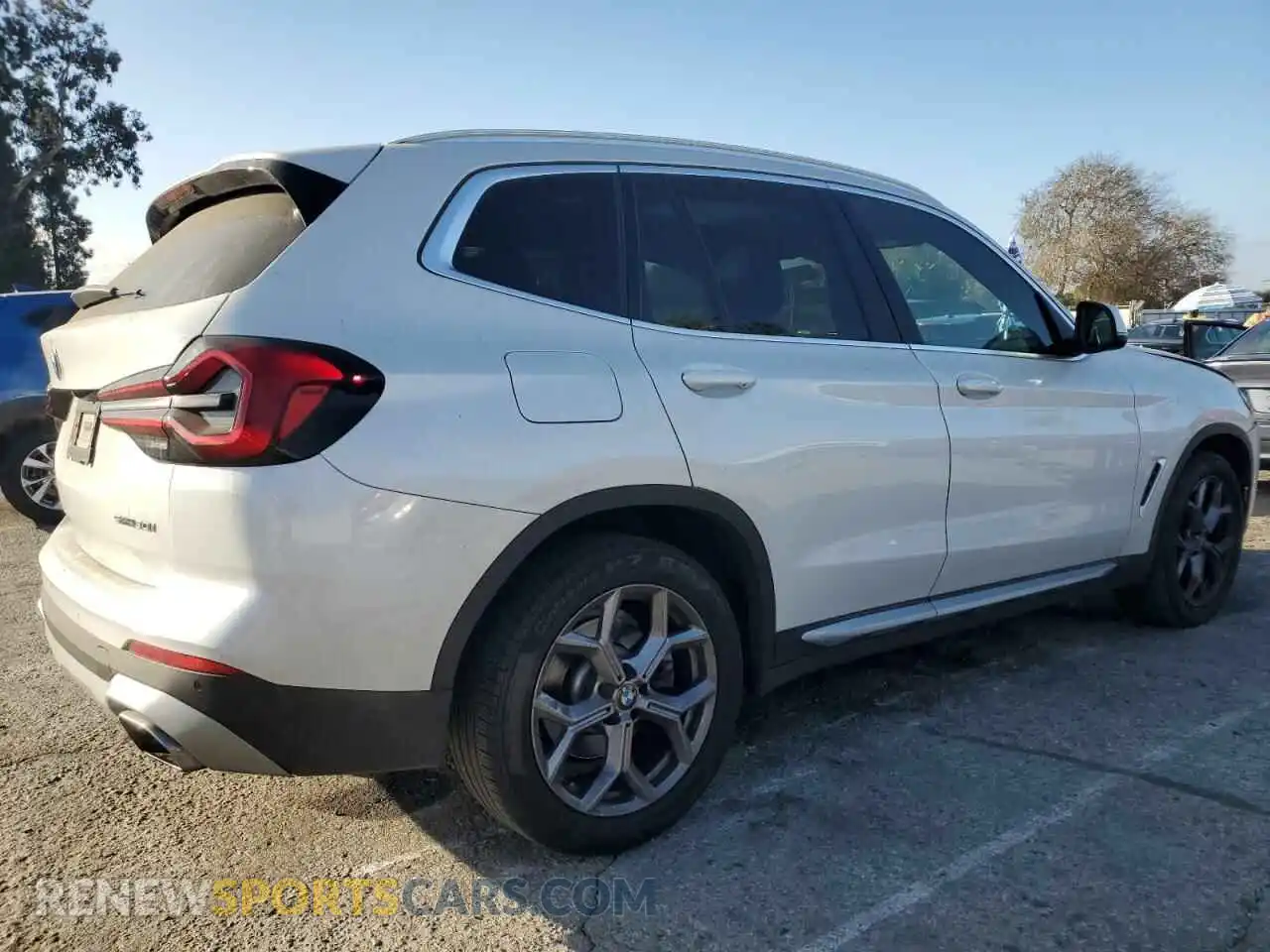 3 Photograph of a damaged car 5UX43DP06N9M30462 BMW X3 2022