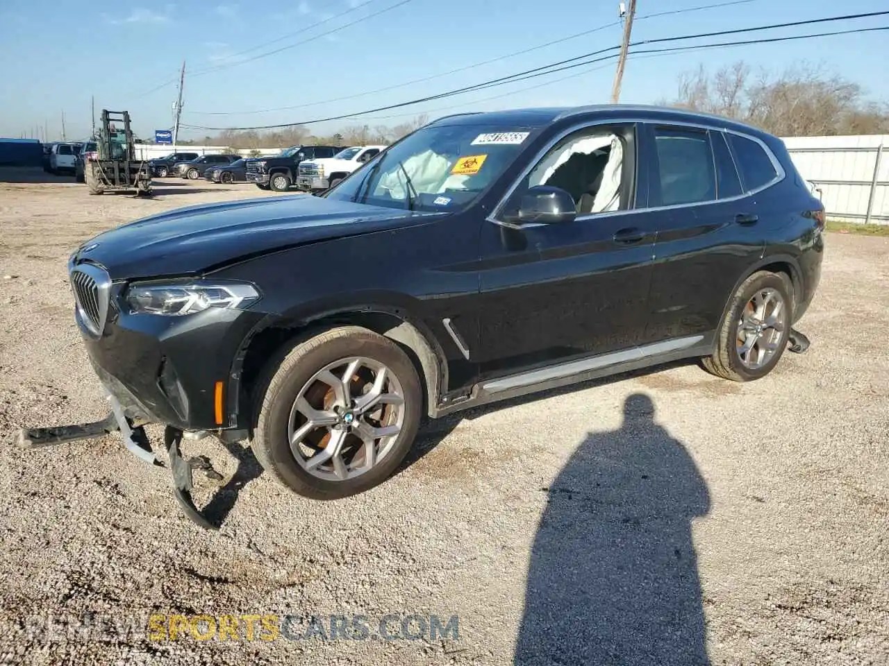 1 Photograph of a damaged car 5UX43DP06N9M96106 BMW X3 2022