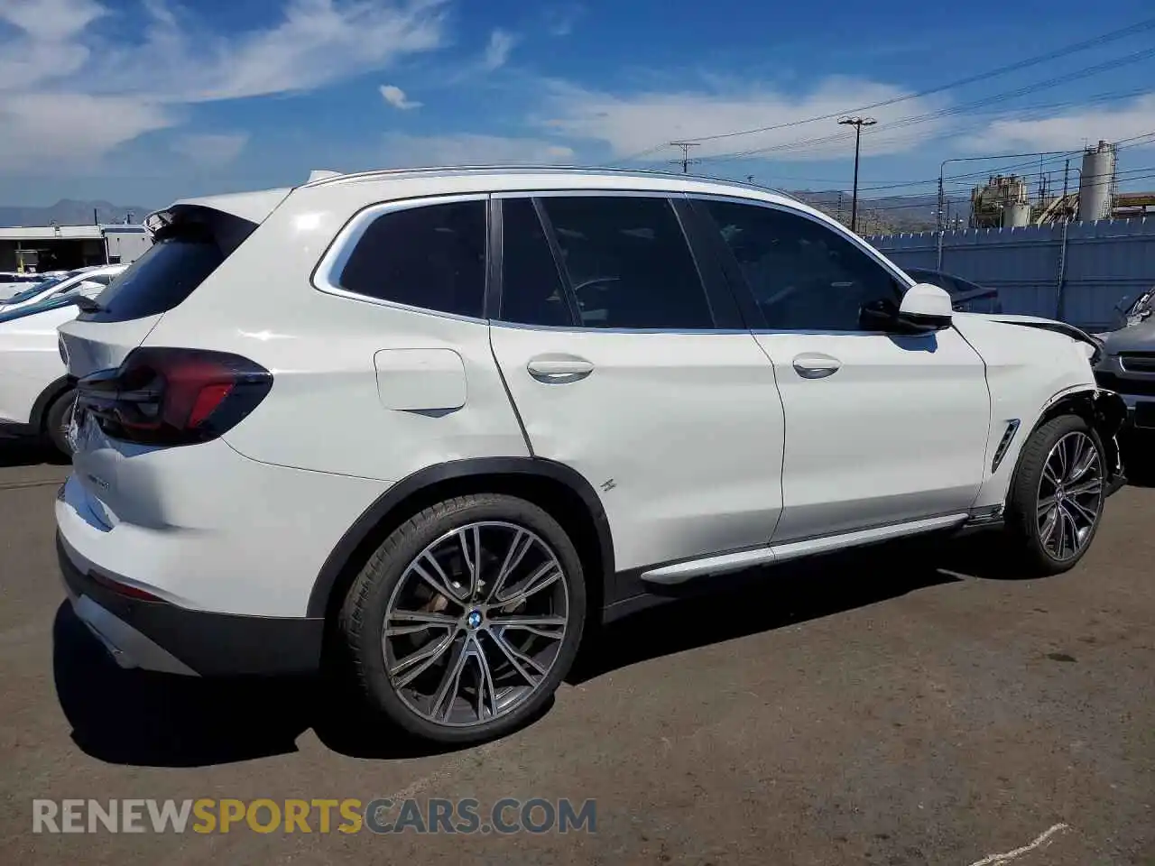 3 Photograph of a damaged car 5UX43DP06N9N06133 BMW X3 2022