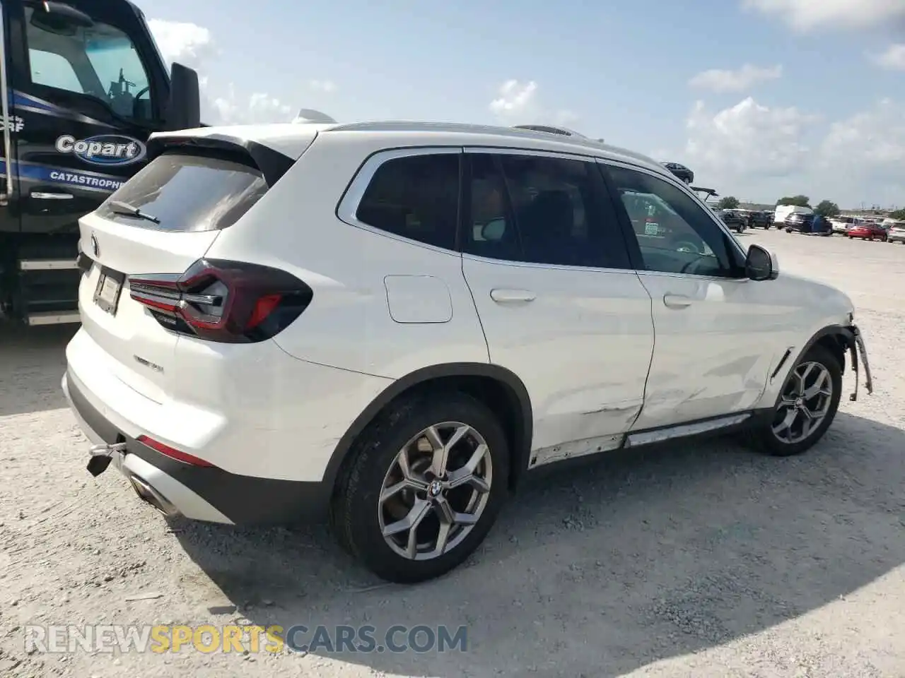 3 Photograph of a damaged car 5UX43DP07N9M62353 BMW X3 2022