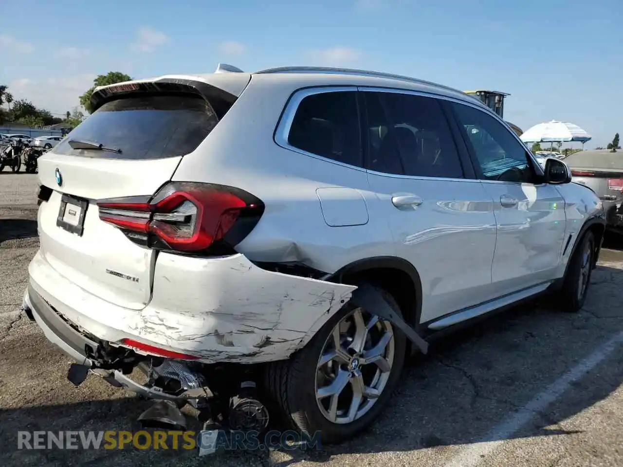 3 Photograph of a damaged car 5UX43DP08N9N08384 BMW X3 2022