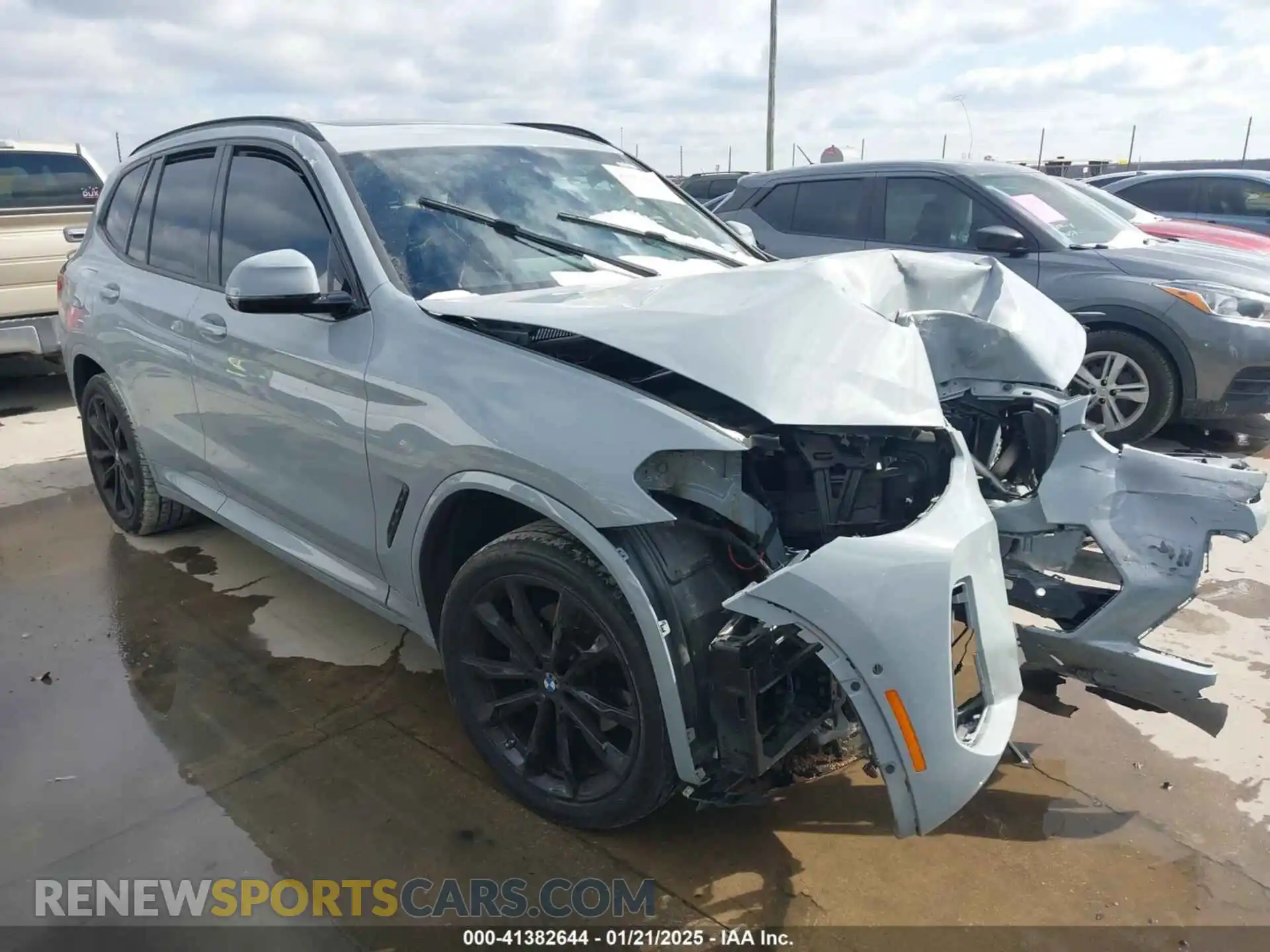 1 Photograph of a damaged car 5UX43DP09N9K21572 BMW X3 2022