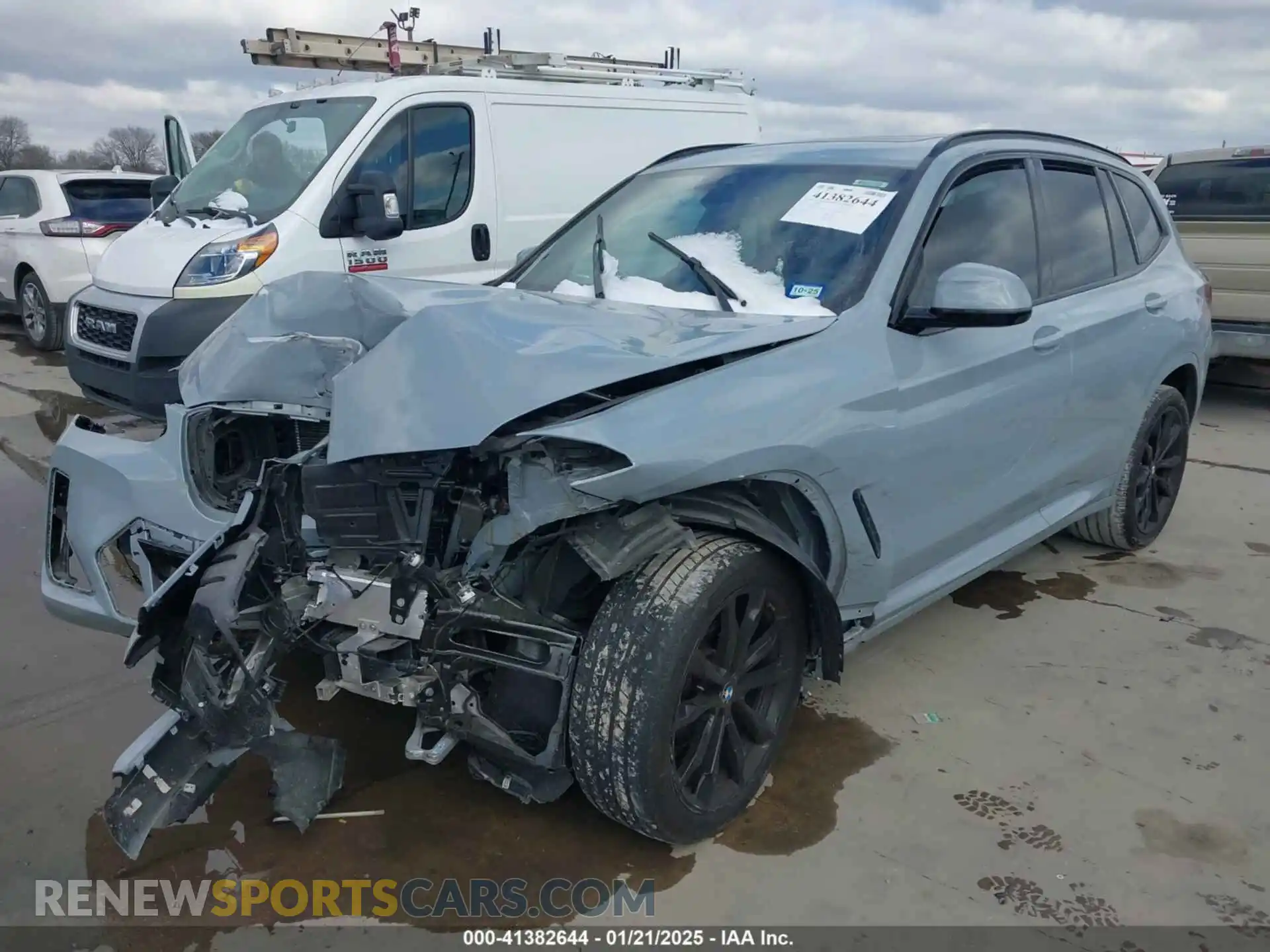 2 Photograph of a damaged car 5UX43DP09N9K21572 BMW X3 2022