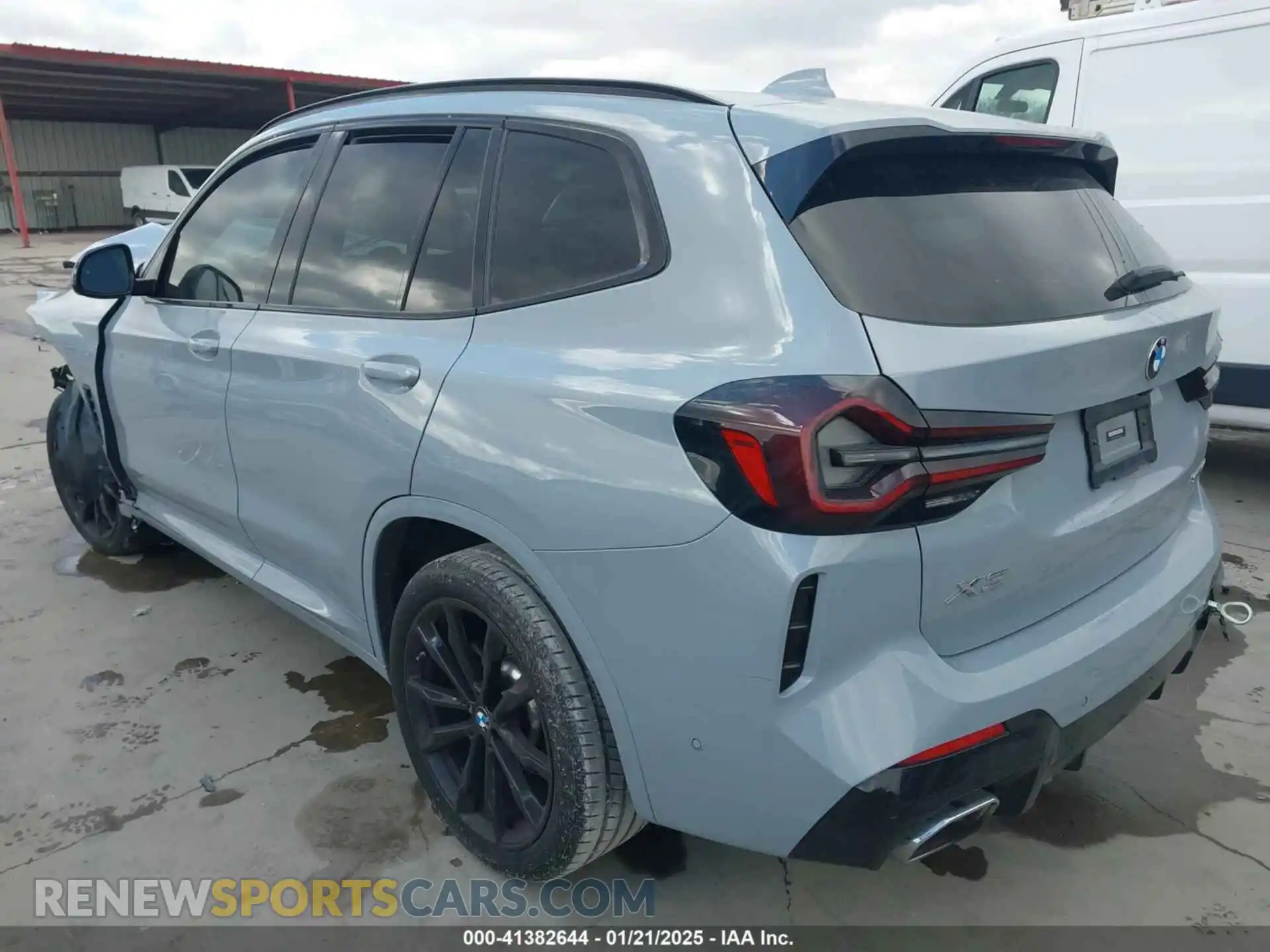 3 Photograph of a damaged car 5UX43DP09N9K21572 BMW X3 2022