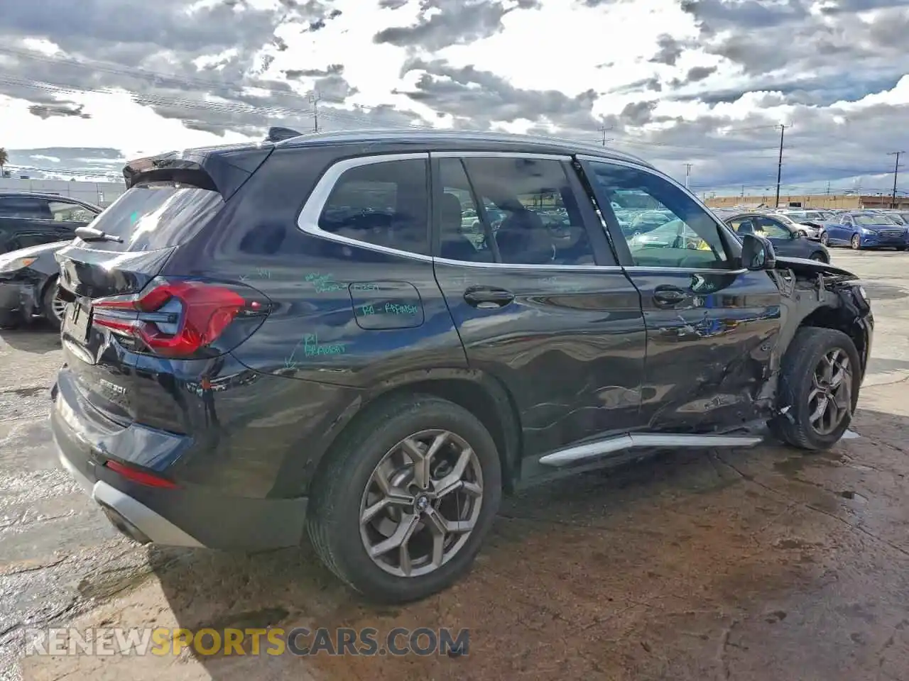 3 Photograph of a damaged car 5UX43DP09N9L47348 BMW X3 2022