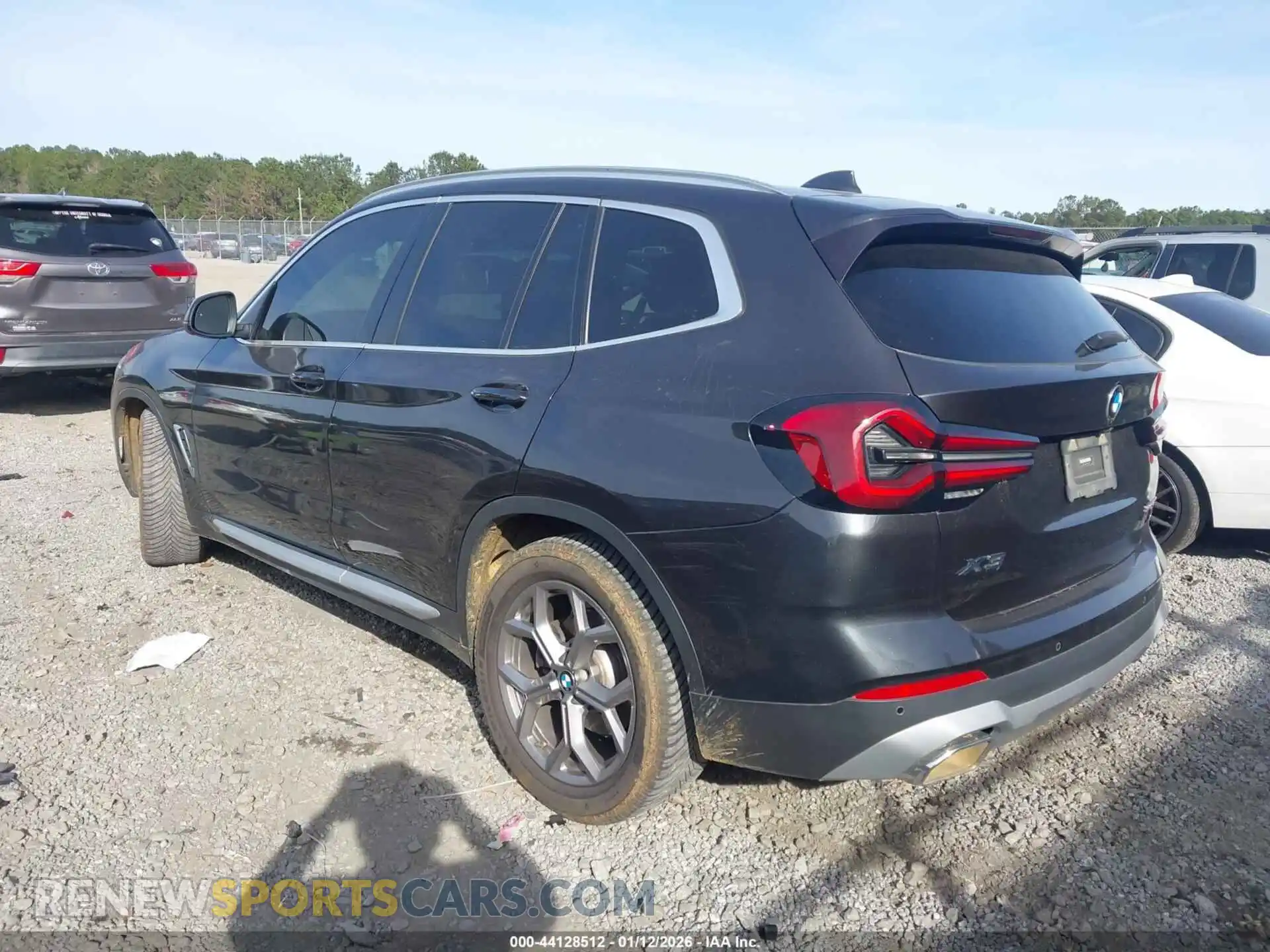 3 Photograph of a damaged car 5UX43DP09N9M62290 BMW X3 2022