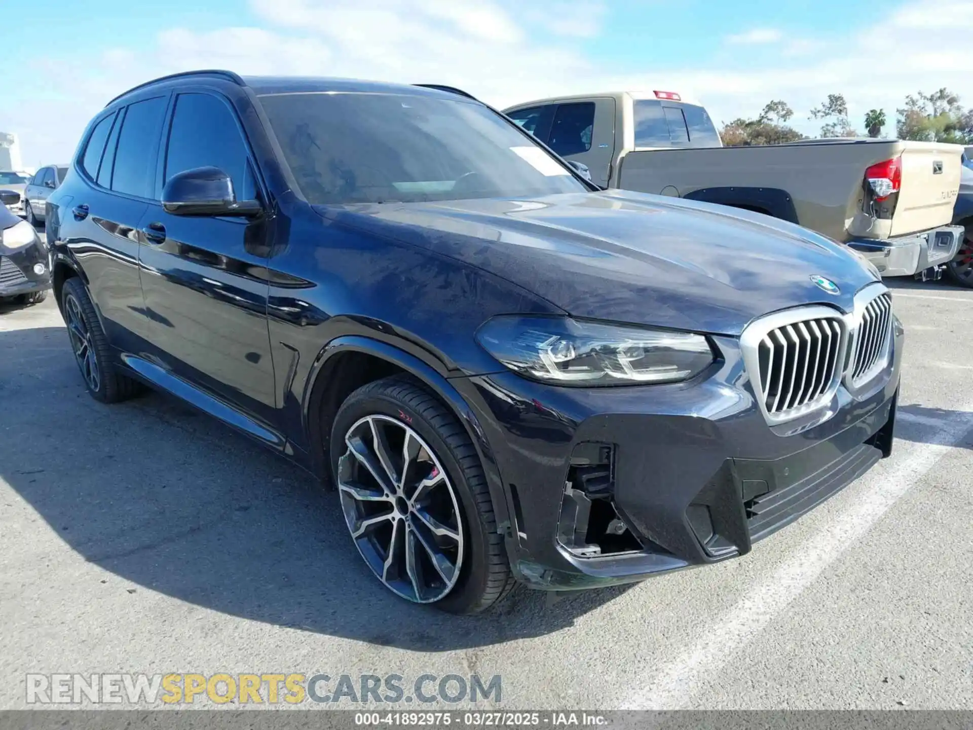 1 Photograph of a damaged car 5UX43DP09N9M68350 BMW X3 2022