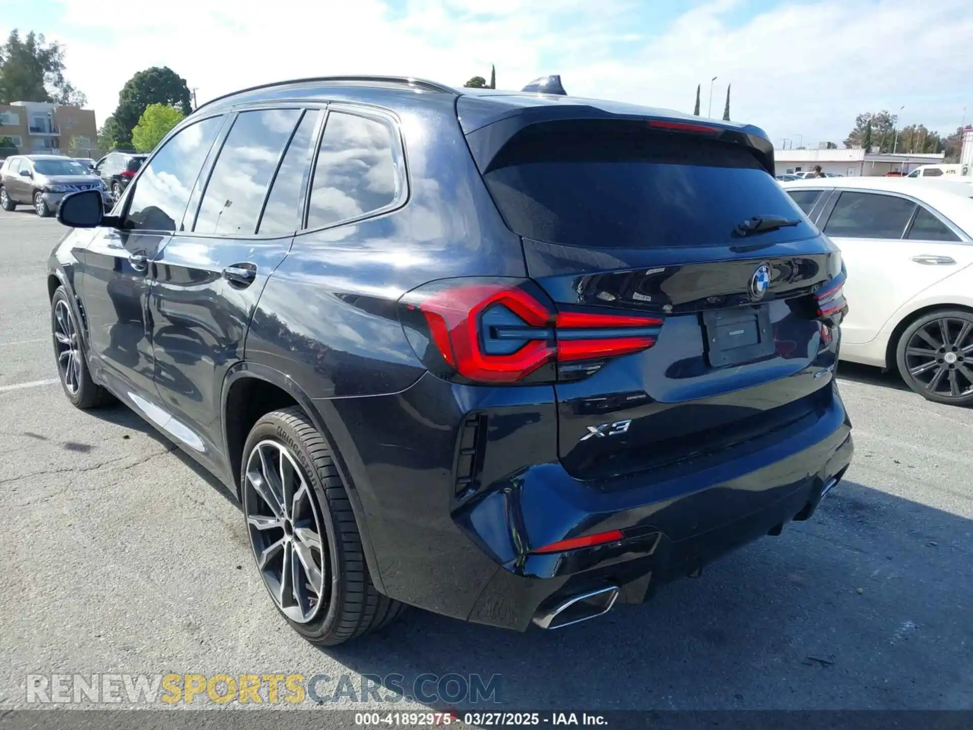 3 Photograph of a damaged car 5UX43DP09N9M68350 BMW X3 2022