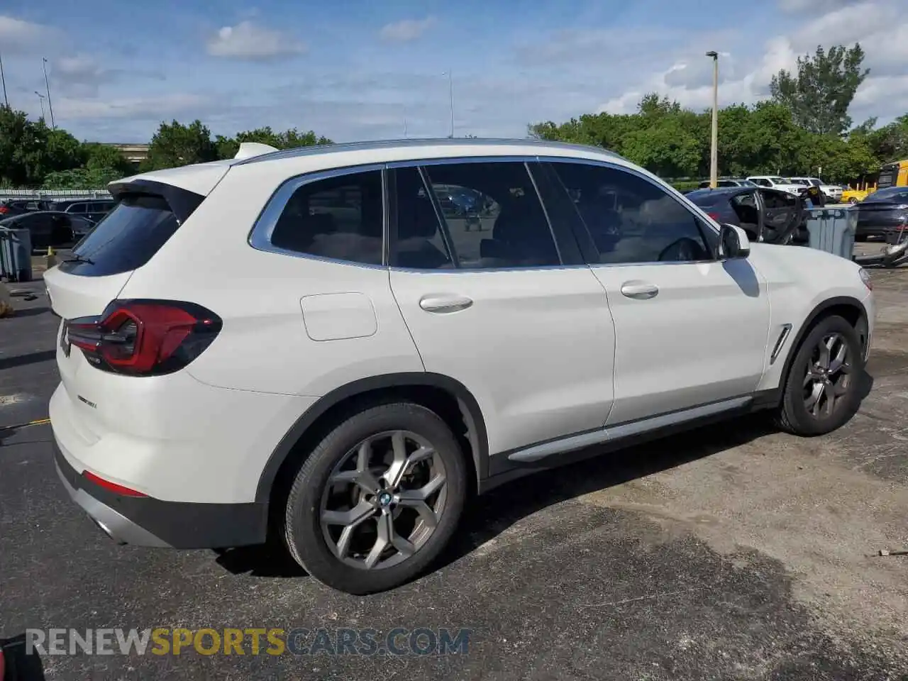 3 Photograph of a damaged car 5UX43DP09N9M73614 BMW X3 2022