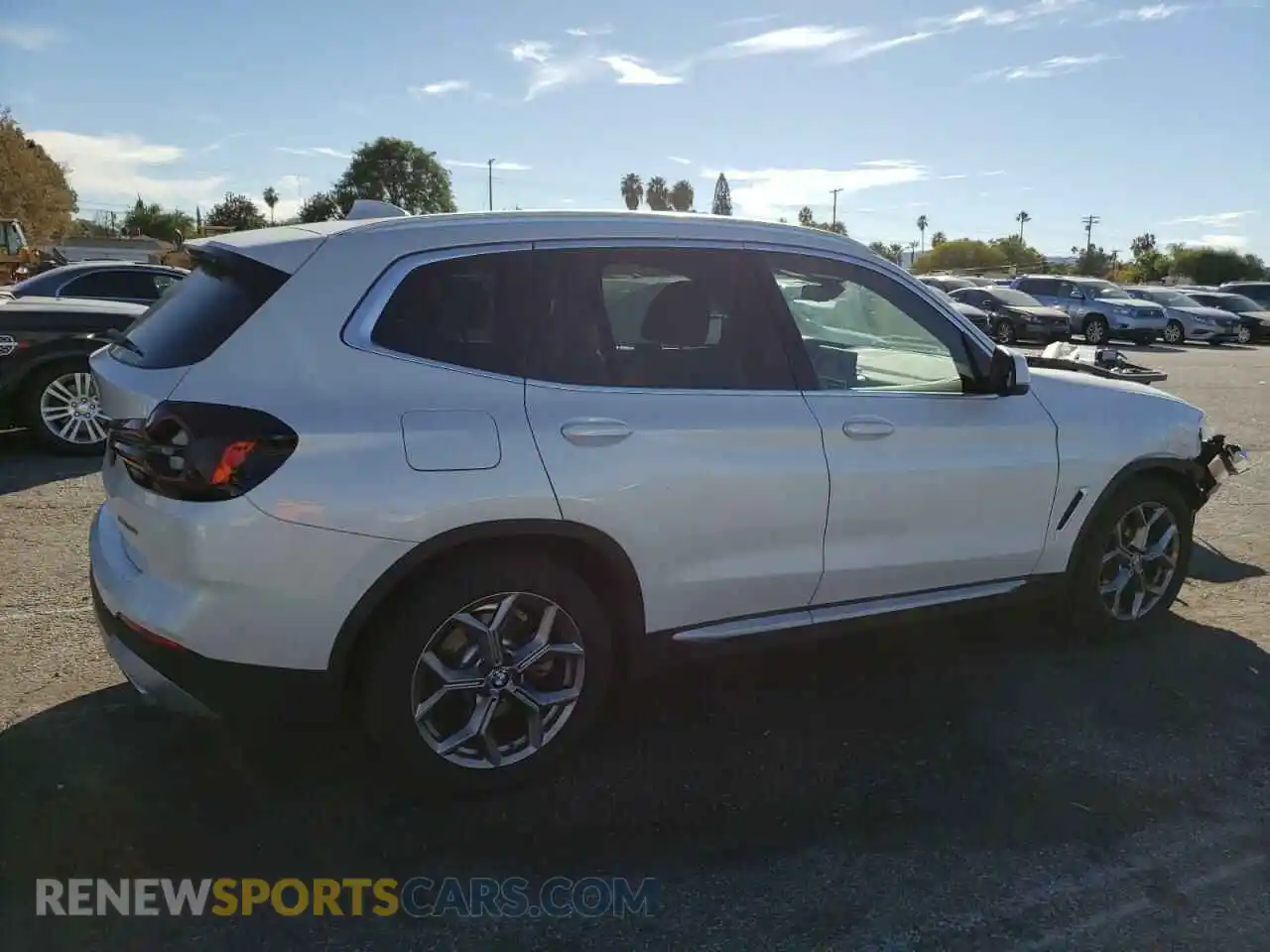 3 Photograph of a damaged car 5UX43DP09N9N22133 BMW X3 2022