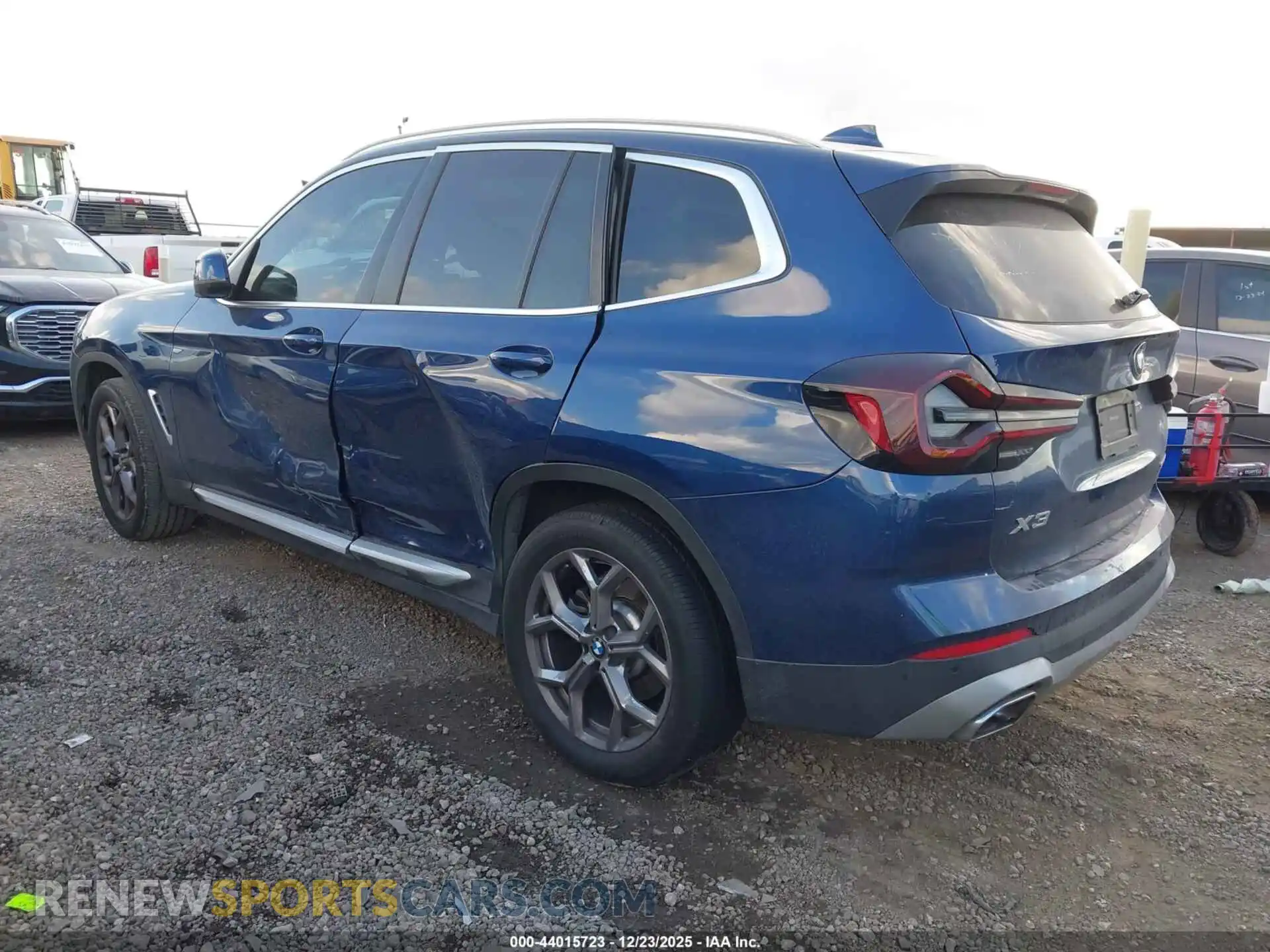 3 Photograph of a damaged car 5UX43DP09N9N42642 BMW X3 2022