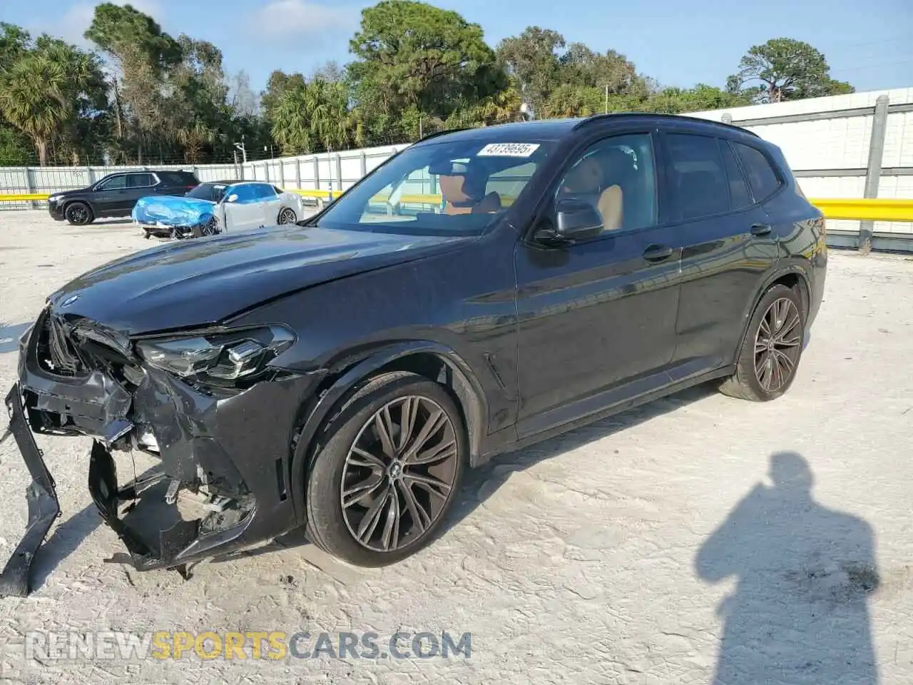 1 Photograph of a damaged car 5UX43DP0XN9M43733 BMW X3 2022