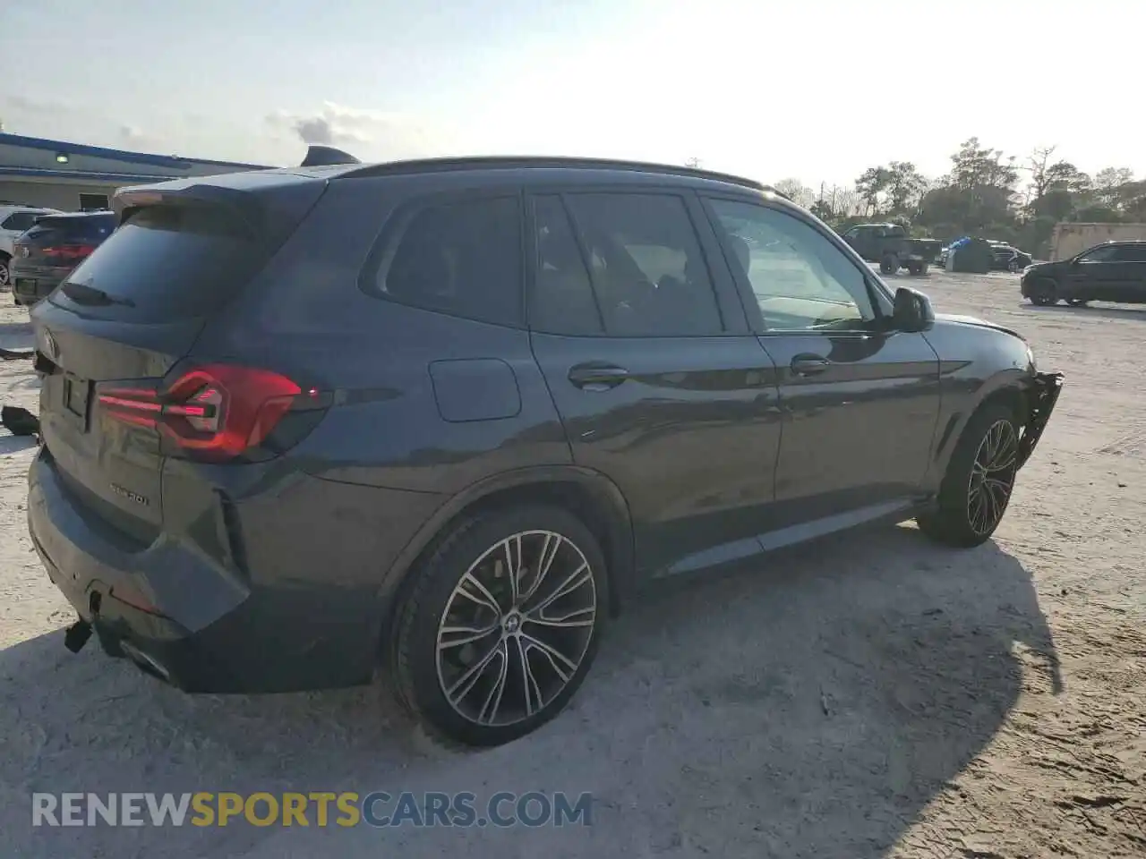 3 Photograph of a damaged car 5UX43DP0XN9M43733 BMW X3 2022