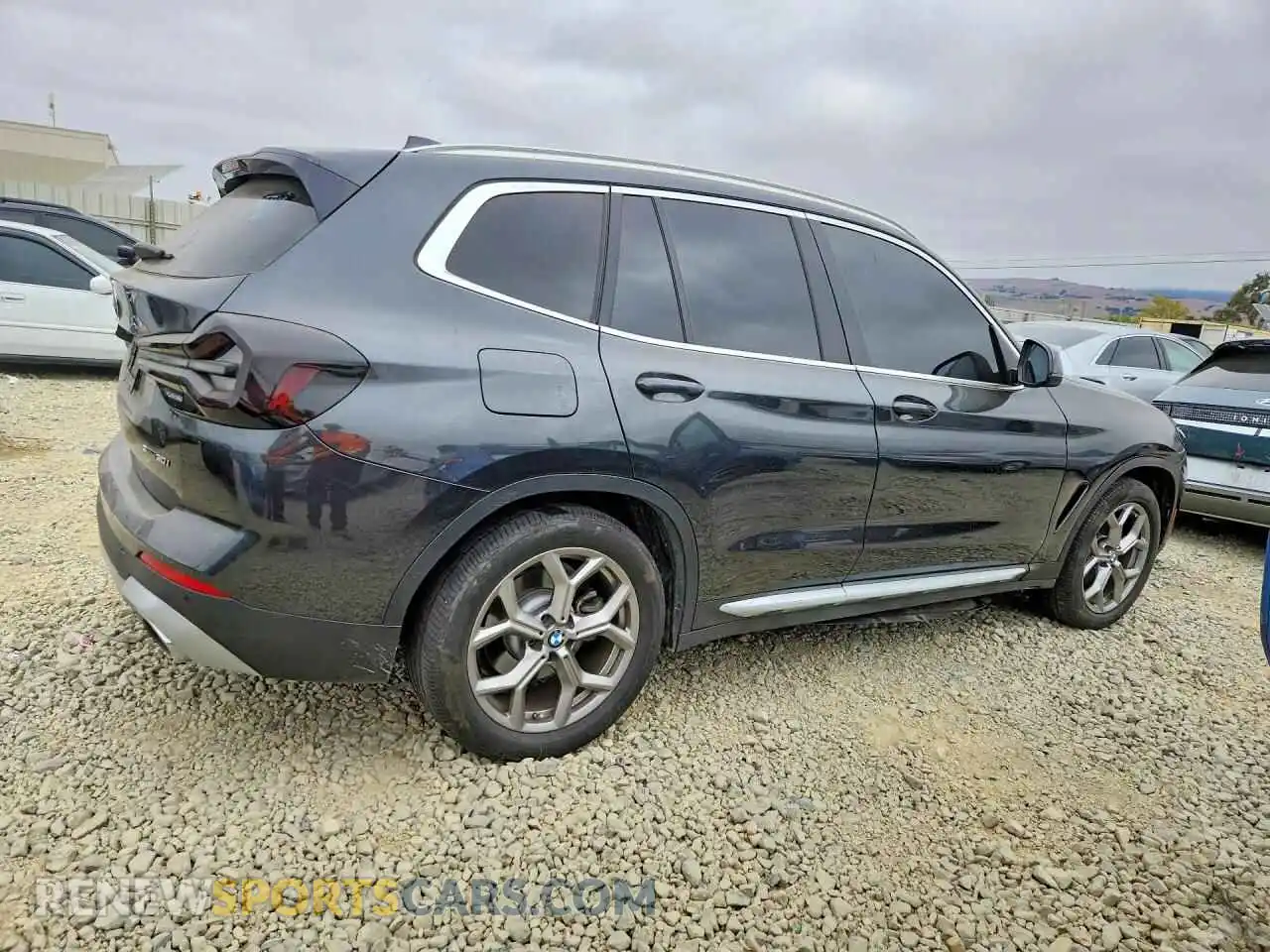 3 Photograph of a damaged car 5UX43DP0XN9N22755 BMW X3 2022
