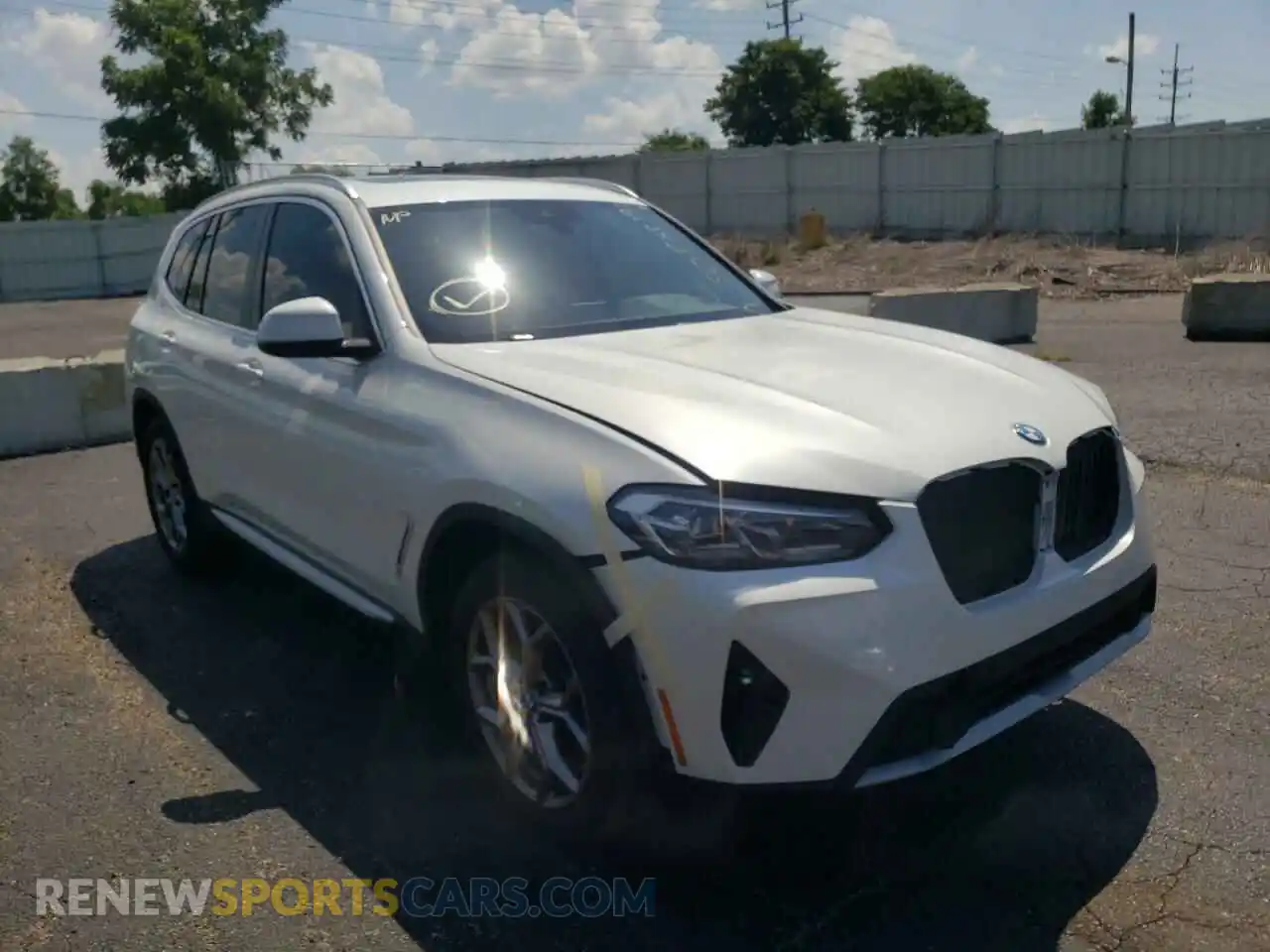 1 Photograph of a damaged car 5UX53DP00N9J98610 BMW X3 2022