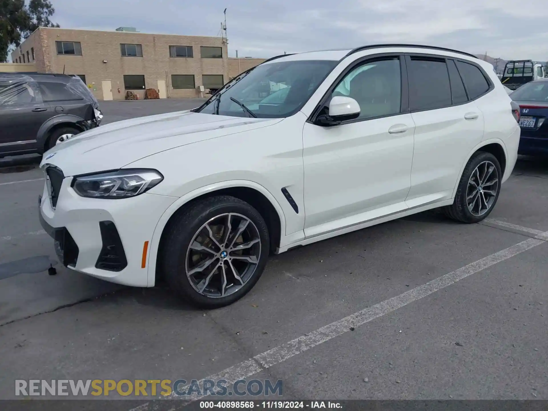 2 Photograph of a damaged car 5UX53DP00N9K29600 BMW X3 2022