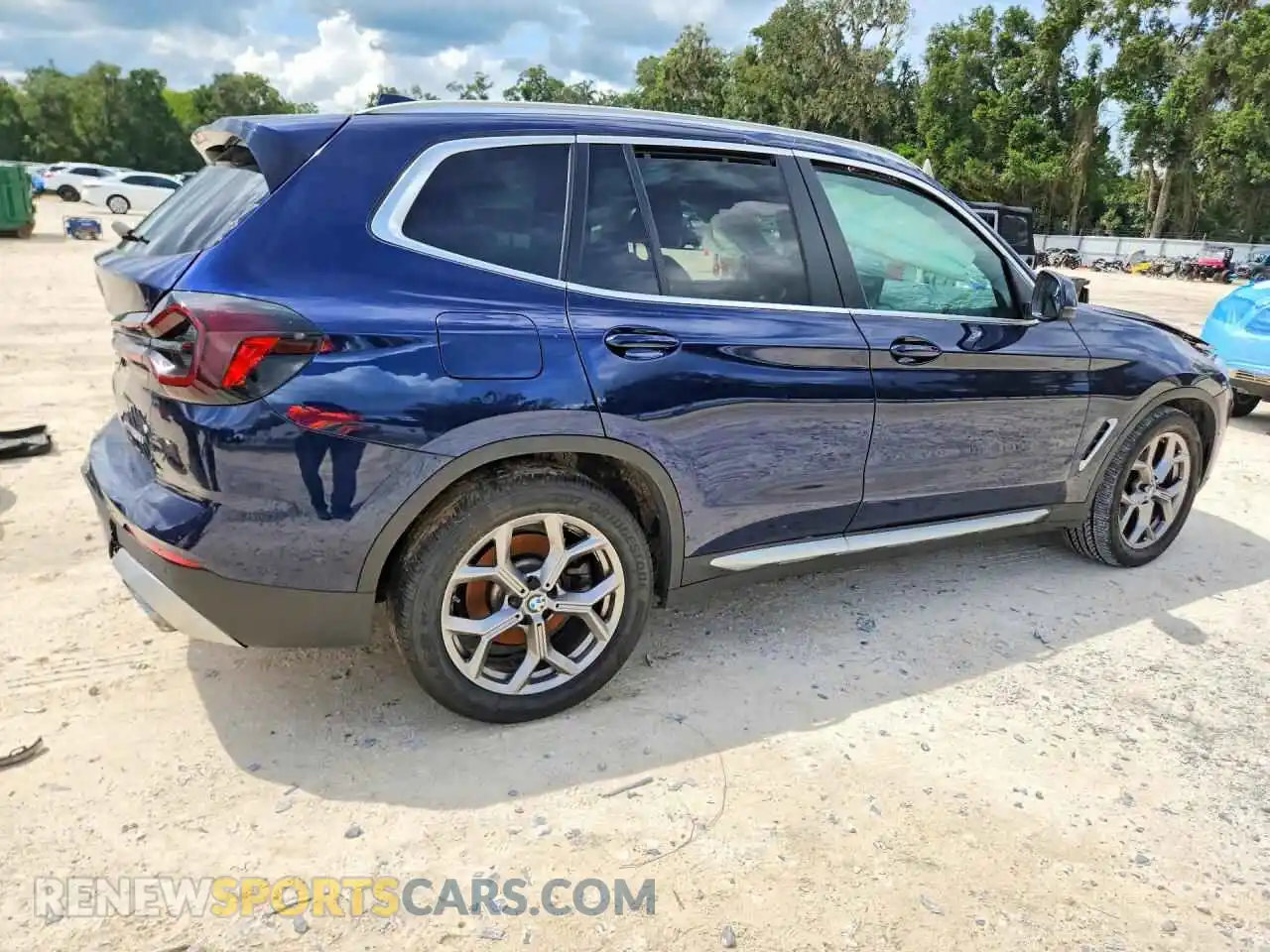 3 Photograph of a damaged car 5UX53DP00N9K32495 BMW X3 2022