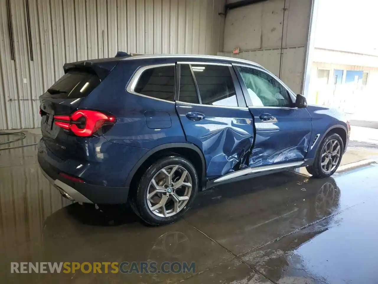 3 Photograph of a damaged car 5UX53DP00N9K41665 BMW X3 2022