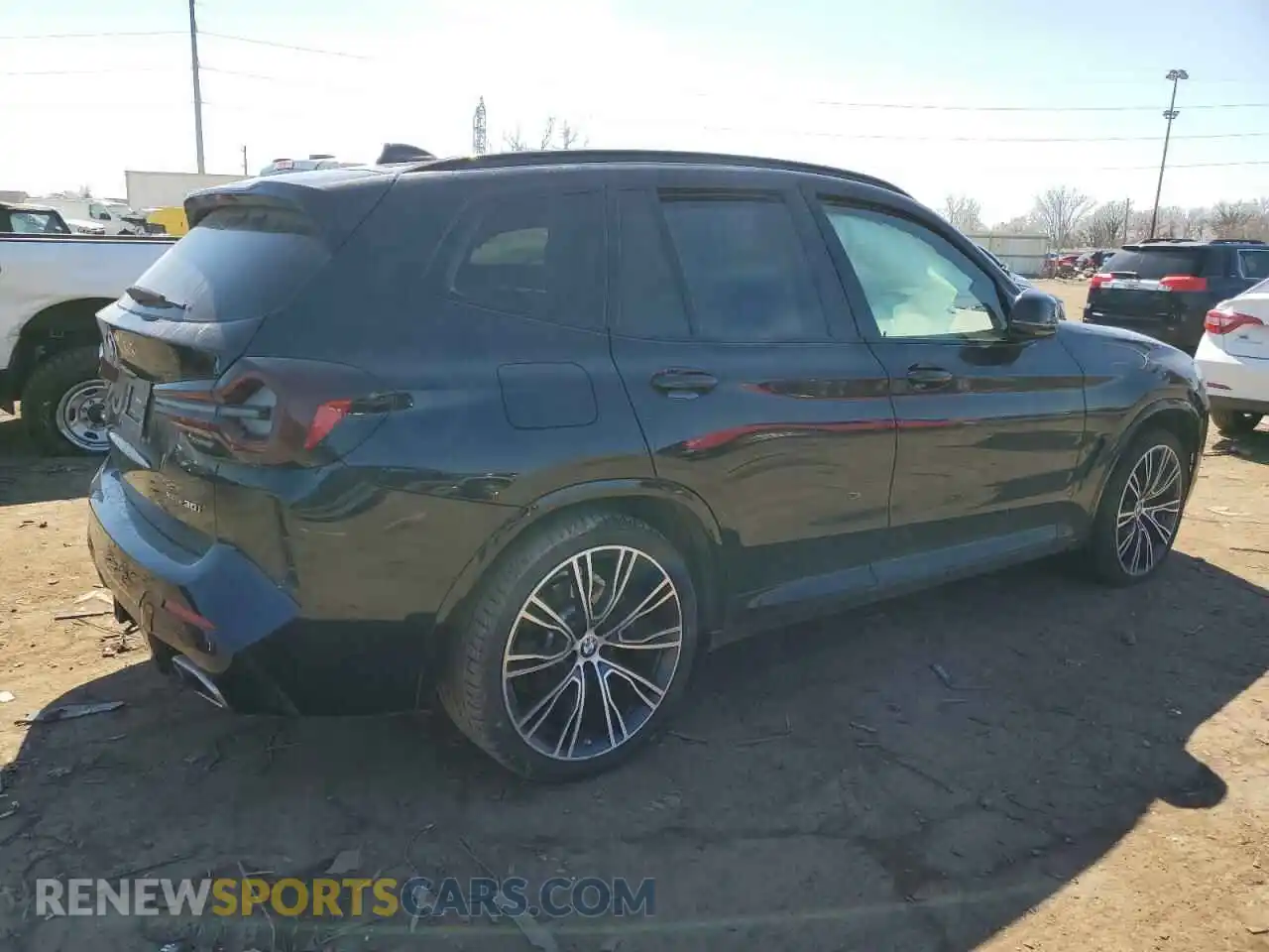 3 Photograph of a damaged car 5UX53DP00N9M00720 BMW X3 2022
