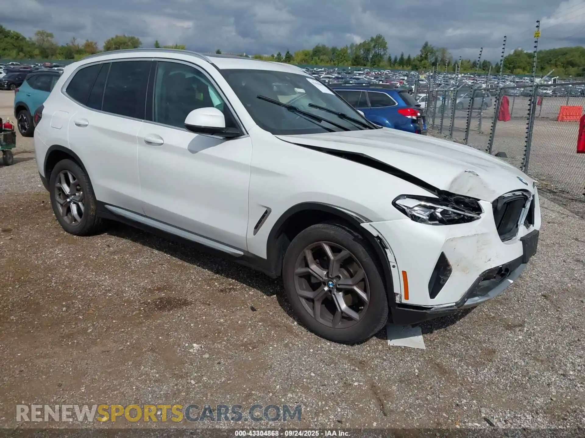 1 Photograph of a damaged car 5UX53DP00N9N11834 BMW X3 2022