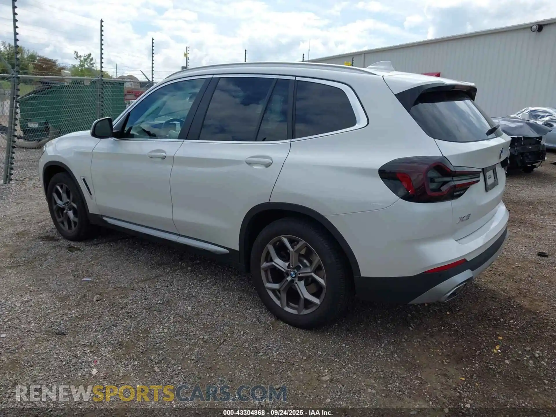3 Photograph of a damaged car 5UX53DP00N9N11834 BMW X3 2022