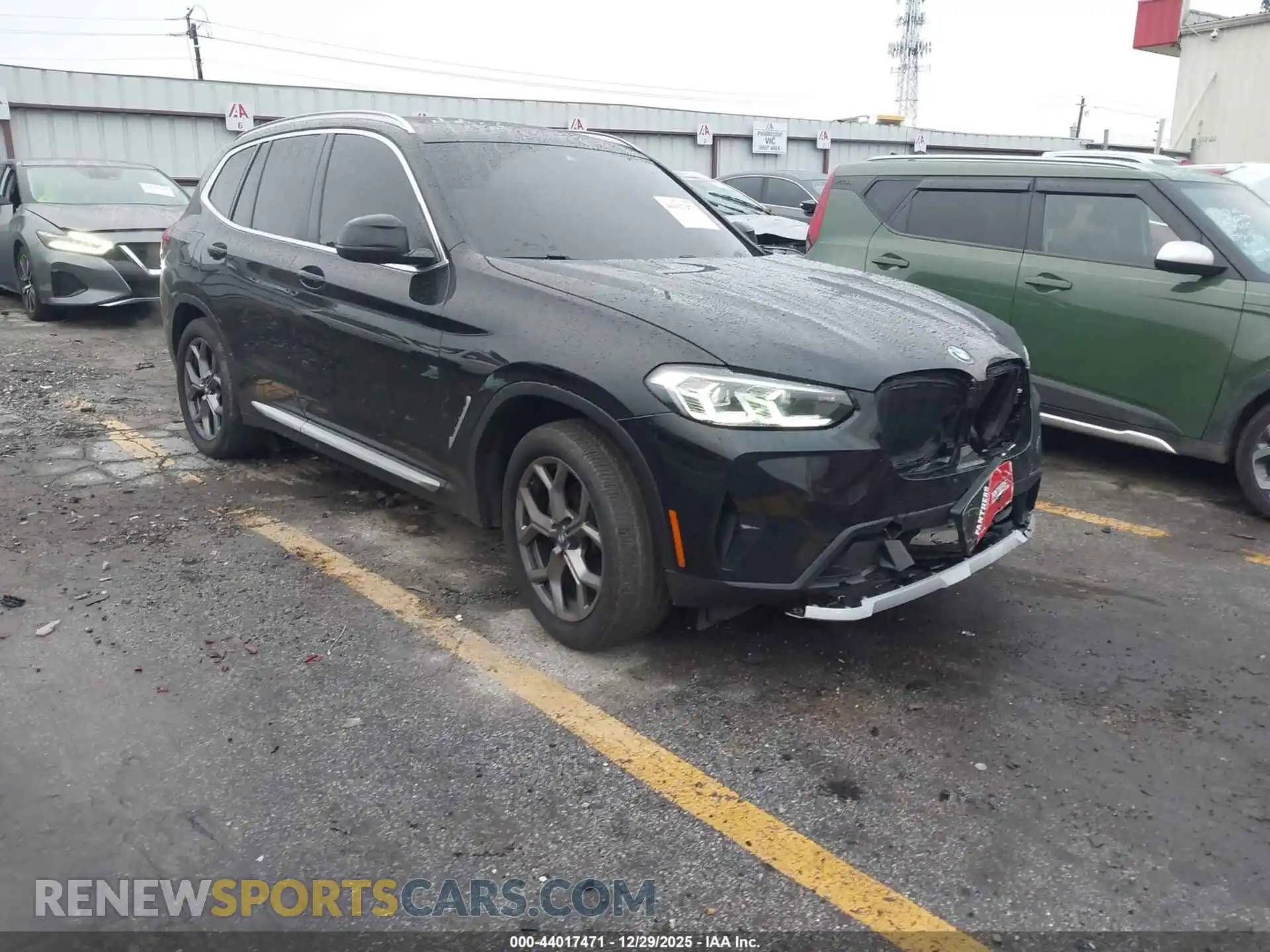 1 Photograph of a damaged car 5UX53DP00N9N35146 BMW X3 2022