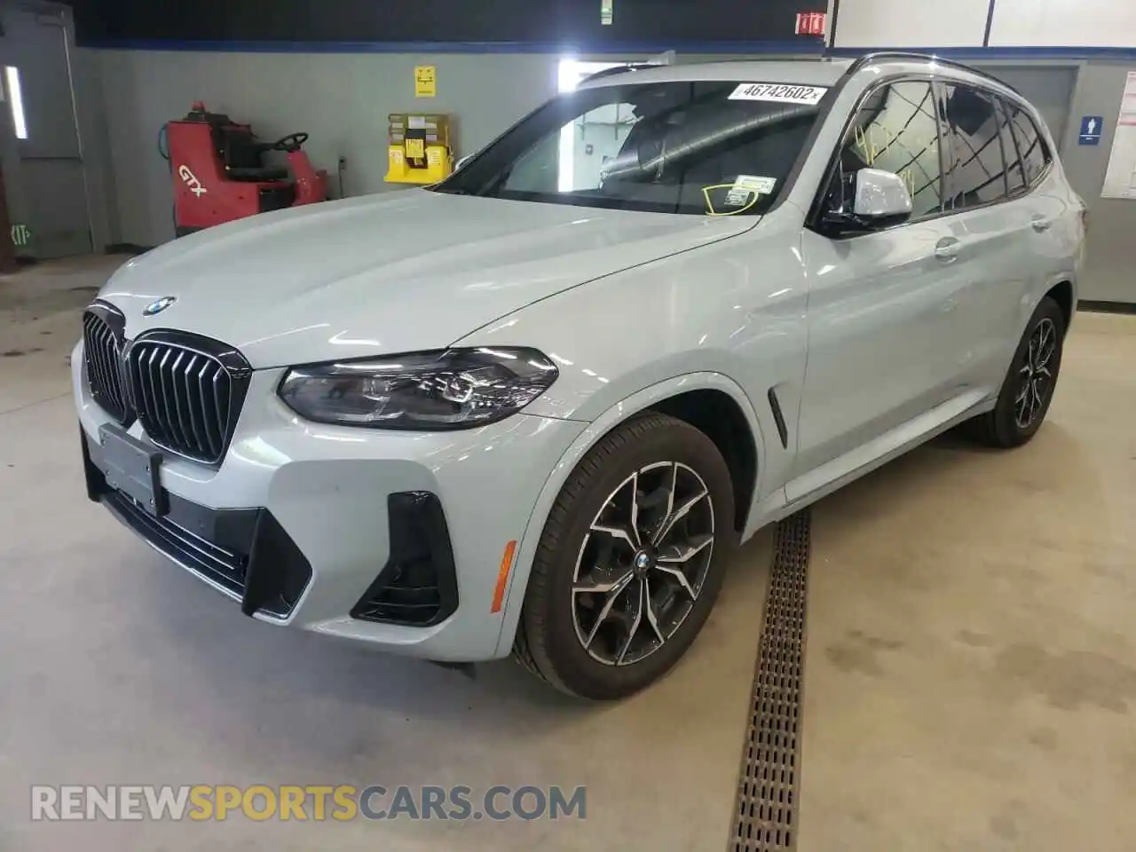 2 Photograph of a damaged car 5UX53DP02N9J31636 BMW X3 2022