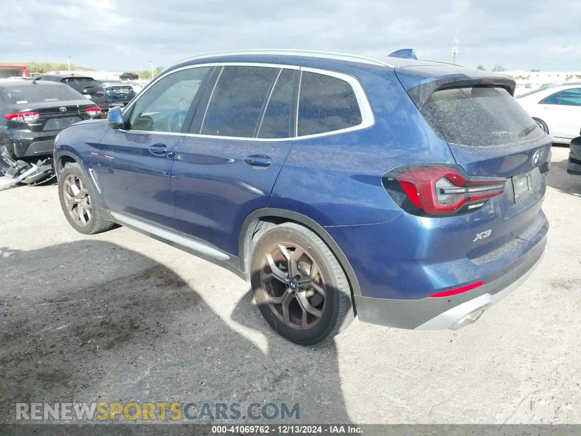 3 Photograph of a damaged car 5UX53DP02N9M96060 BMW X3 2022