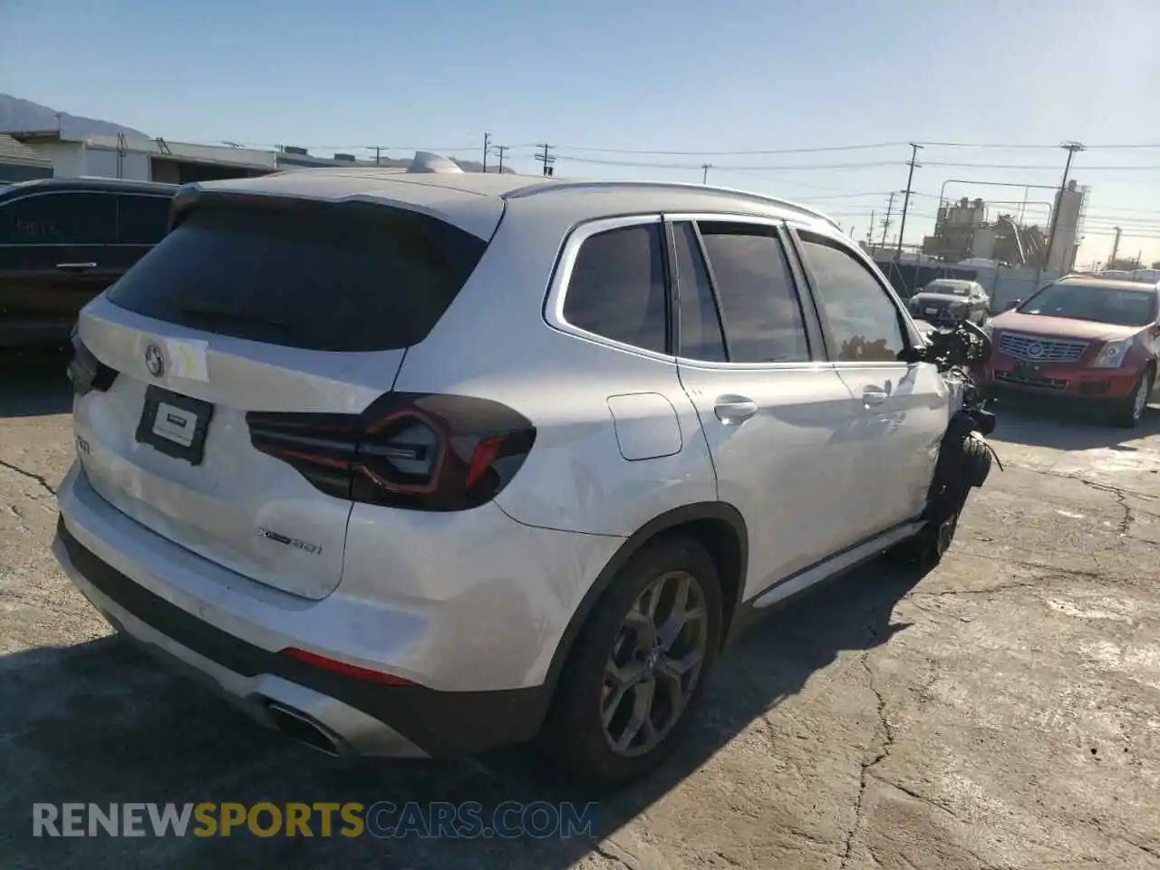 3 Photograph of a damaged car 5UX53DP02N9N28747 BMW X3 2022