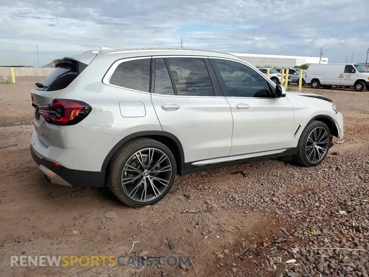 3 Photograph of a damaged car 5UX53DP02N9N47492 BMW X3 2022