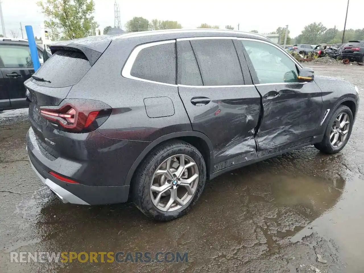 3 Photograph of a damaged car 5UX53DP03N9J00296 BMW X3 2022