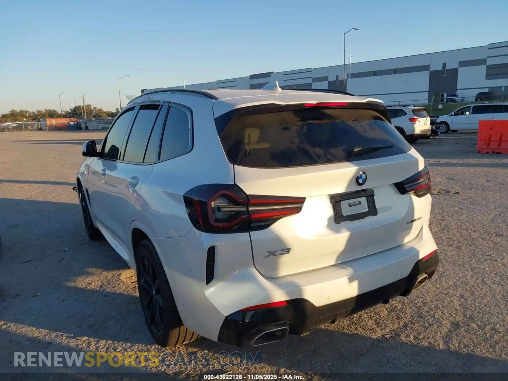 3 Photograph of a damaged car 5UX53DP03N9M67828 BMW X3 2022
