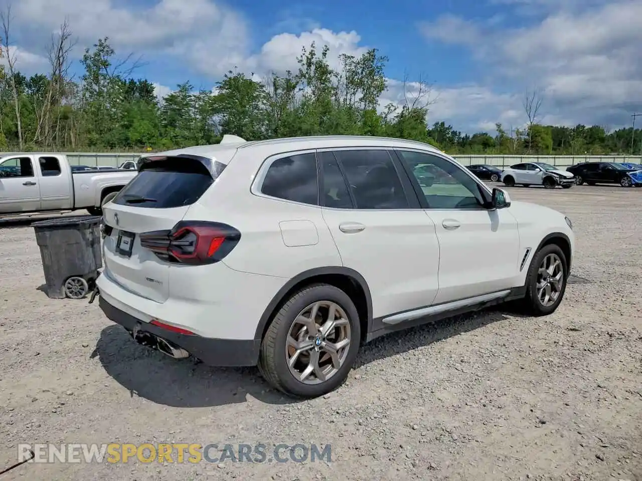 3 Photograph of a damaged car 5UX53DP03N9M81292 BMW X3 2022