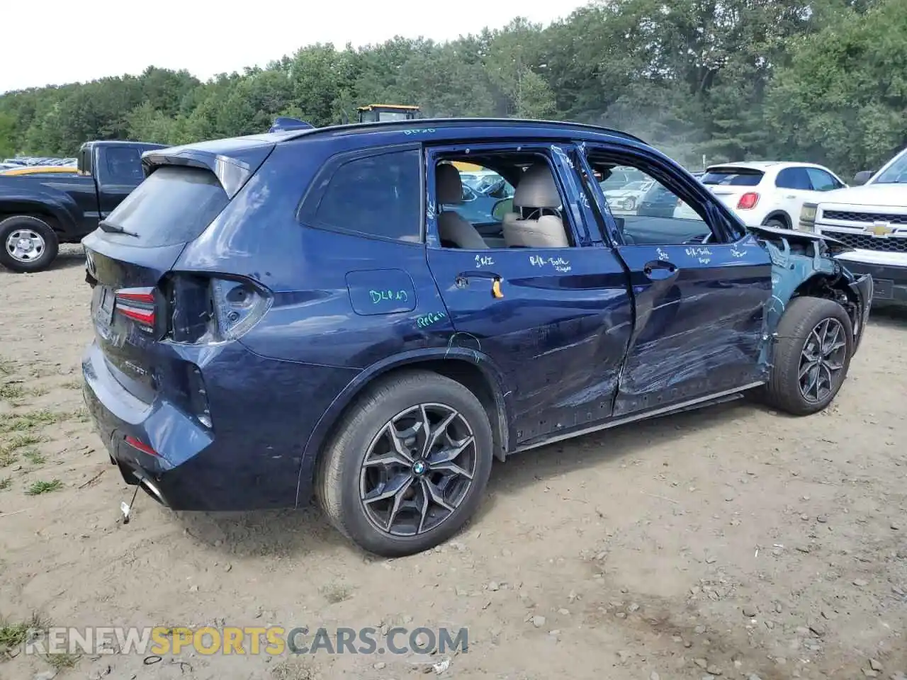 3 Photograph of a damaged car 5UX53DP04N9J05121 BMW X3 2022