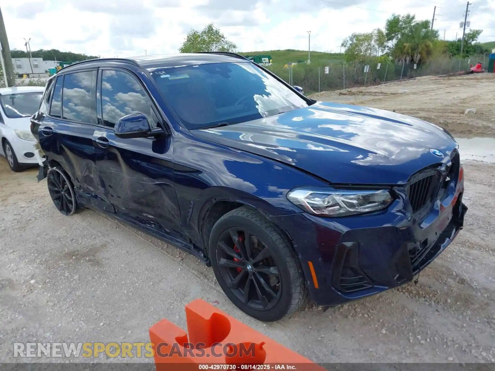 1 Photograph of a damaged car 5UX53DP04N9K19345 BMW X3 2022