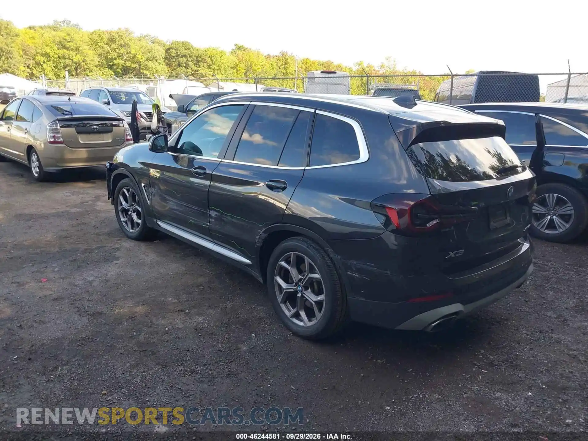 3 Photograph of a damaged car 5UX53DP04N9M03538 BMW X3 2022