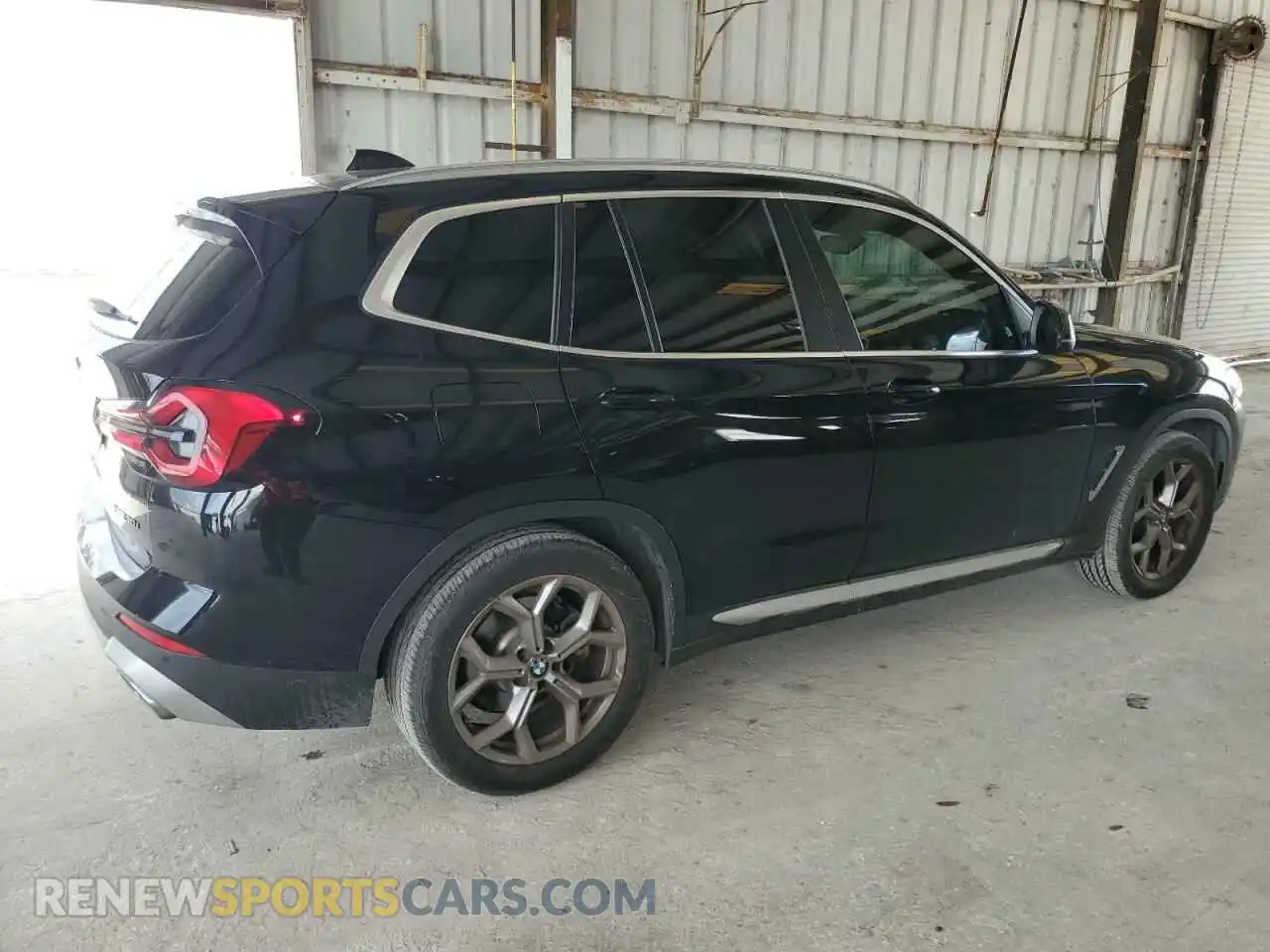 3 Photograph of a damaged car 5UX53DP05N9J09663 BMW X3 2022