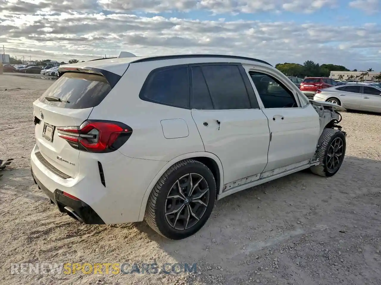 3 Photograph of a damaged car 5UX53DP05N9J31842 BMW X3 2022