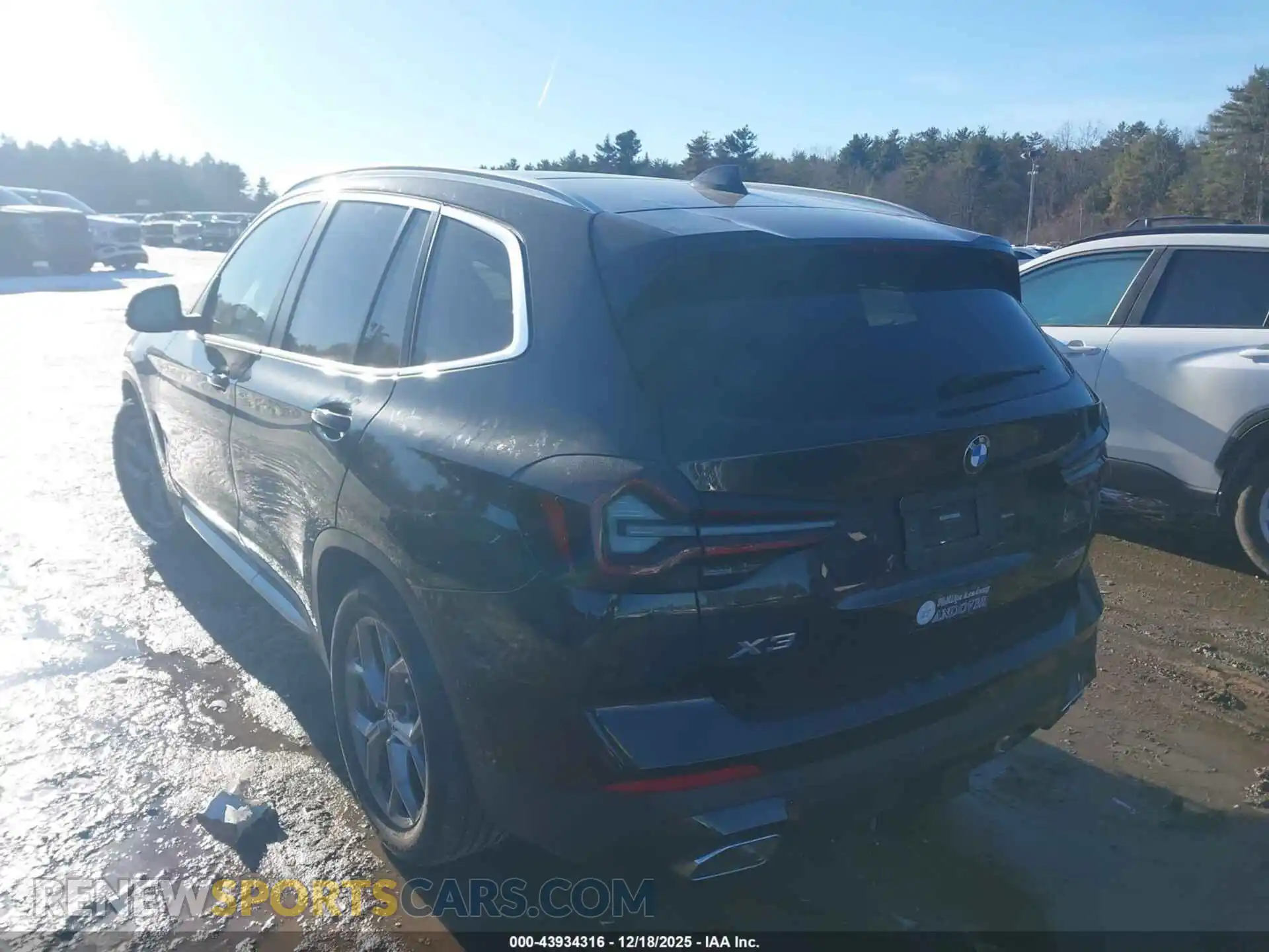 3 Photograph of a damaged car 5UX53DP05N9J40458 BMW X3 2022