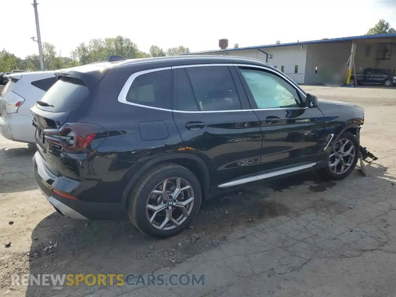 3 Photograph of a damaged car 5UX53DP05N9K43699 BMW X3 2022