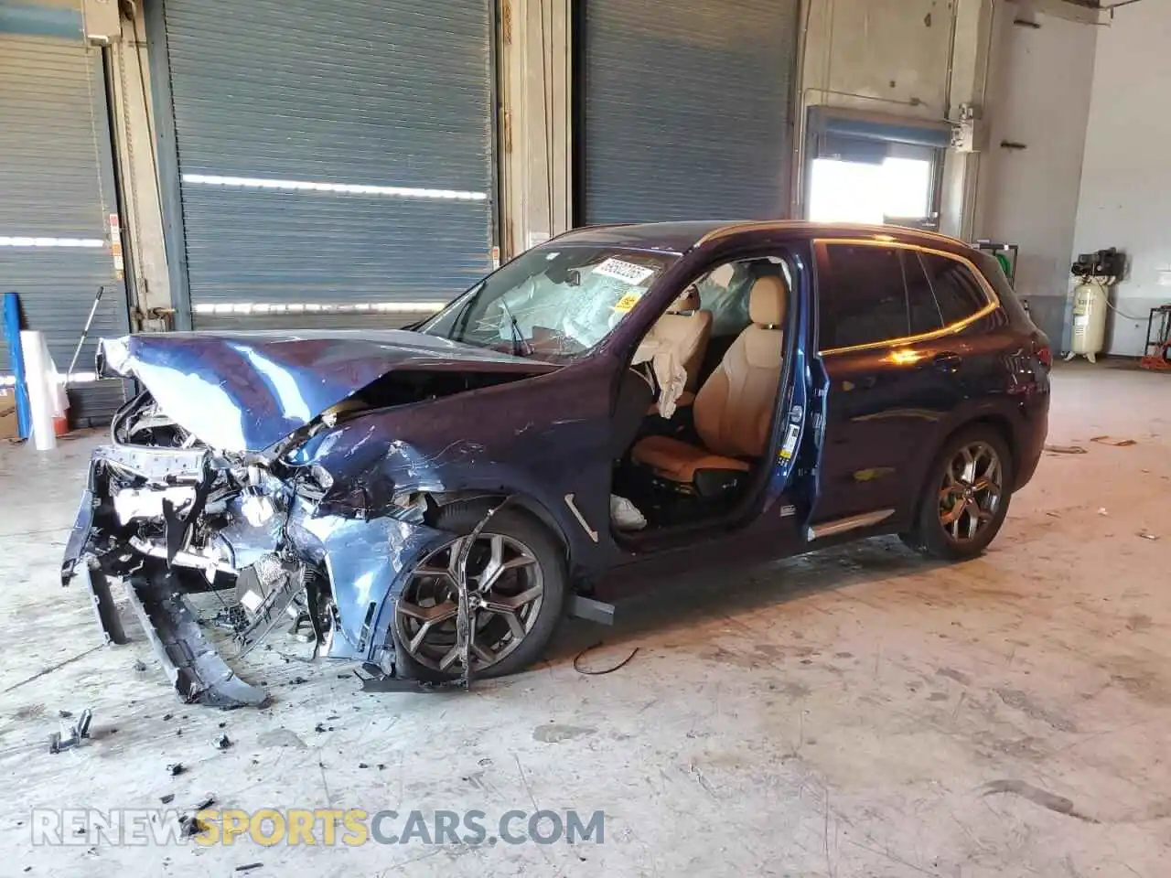 1 Photograph of a damaged car 5UX53DP05N9M35981 BMW X3 2022