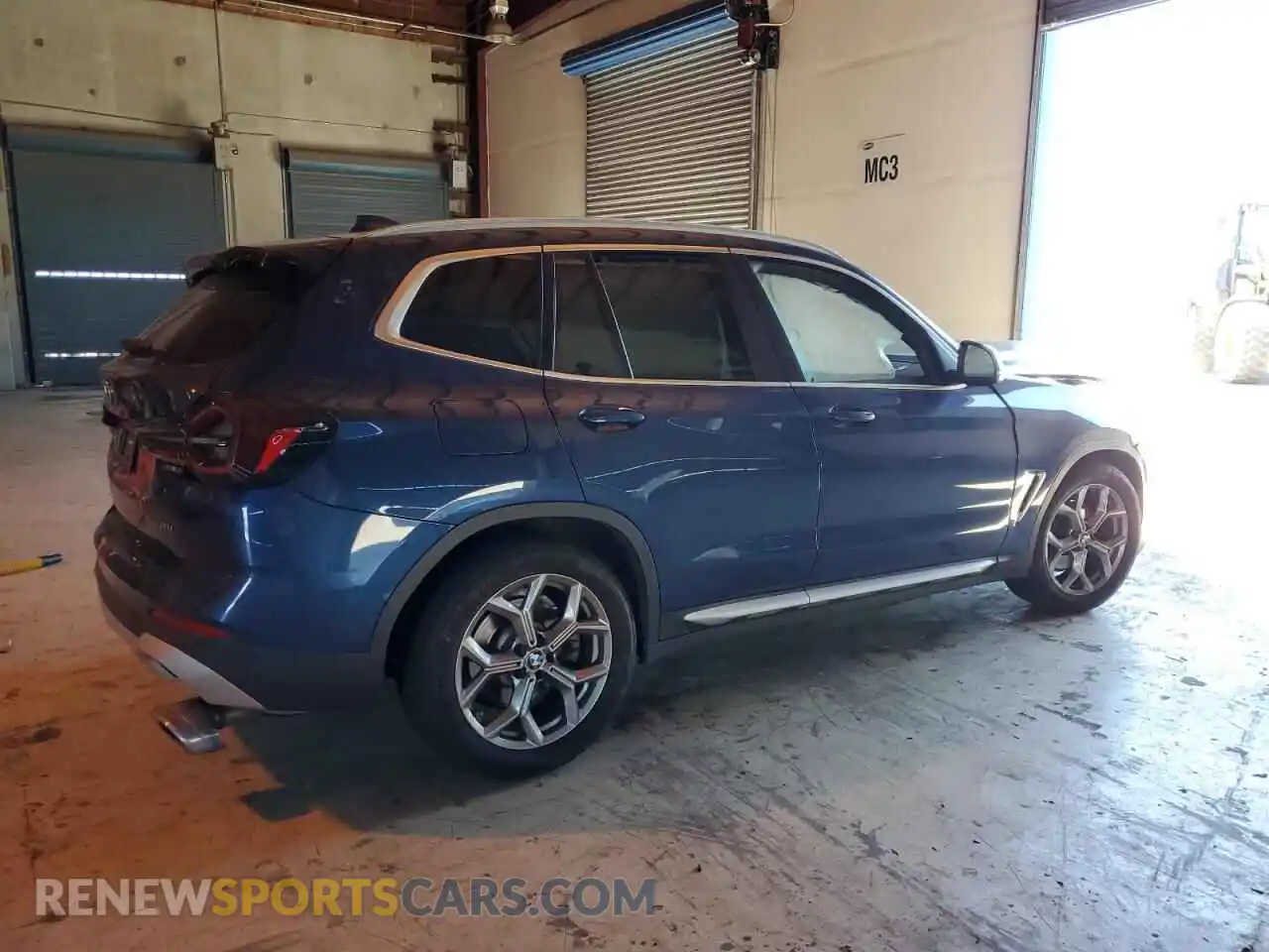3 Photograph of a damaged car 5UX53DP05N9M35981 BMW X3 2022