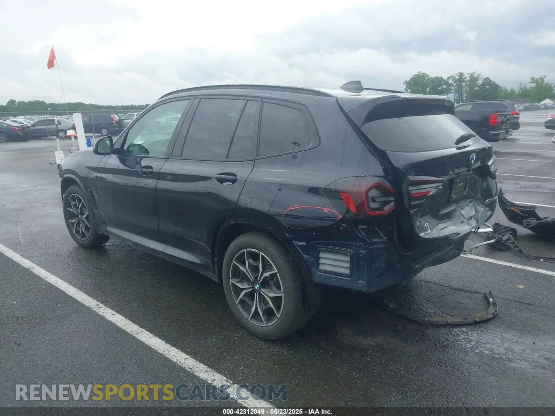 3 Photograph of a damaged car 5UX53DP05N9M46219 BMW X3 2022
