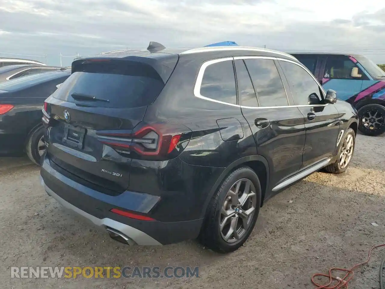 3 Photograph of a damaged car 5UX53DP06N9J29520 BMW X3 2022