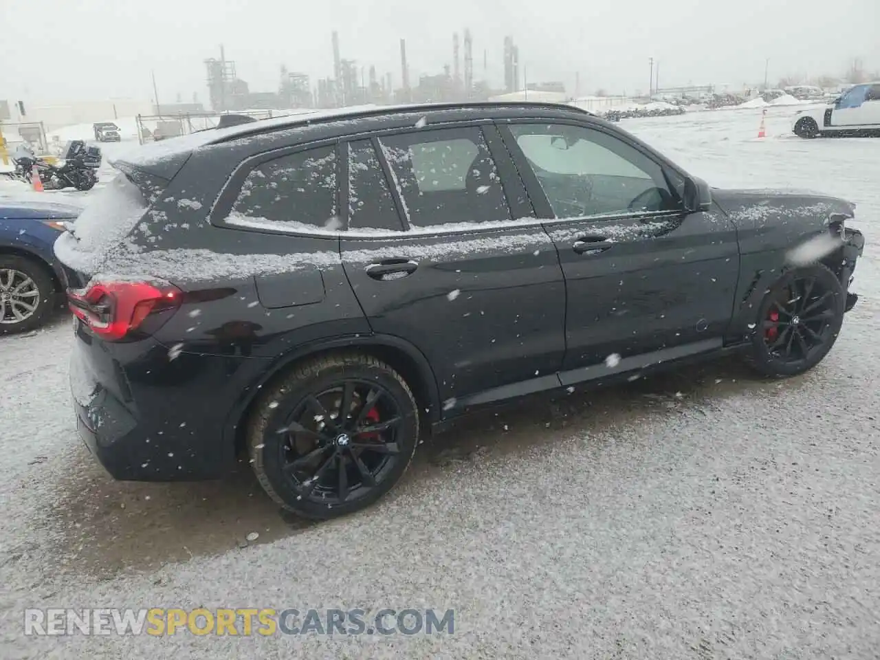 3 Photograph of a damaged car 5UX53DP06N9J29534 BMW X3 2022