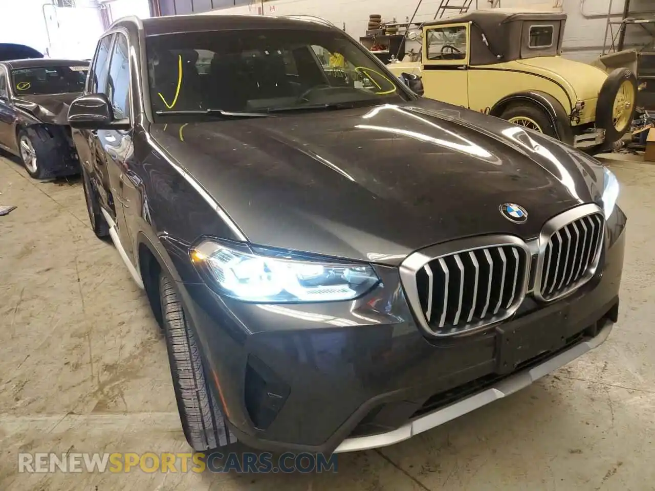 1 Photograph of a damaged car 5UX53DP06N9J43112 BMW X3 2022