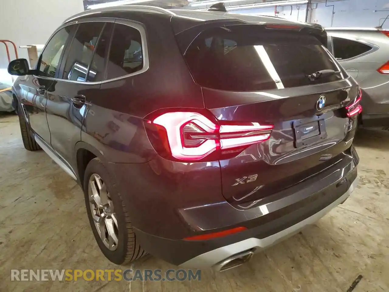 3 Photograph of a damaged car 5UX53DP06N9J43112 BMW X3 2022