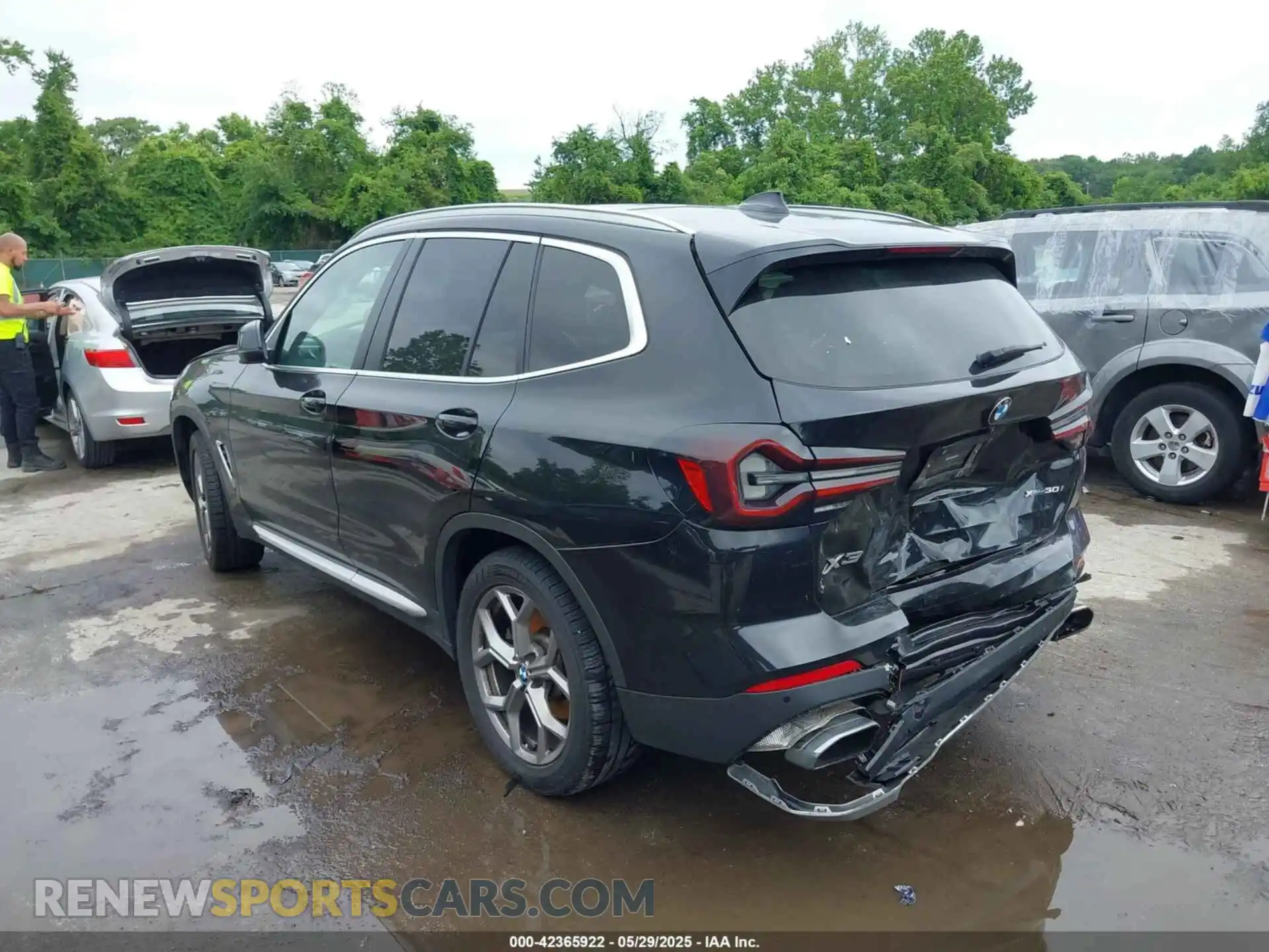 3 Photograph of a damaged car 5UX53DP06N9K32419 BMW X3 2022