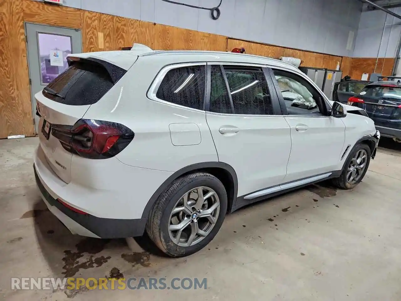 3 Photograph of a damaged car 5UX53DP06N9M92772 BMW X3 2022