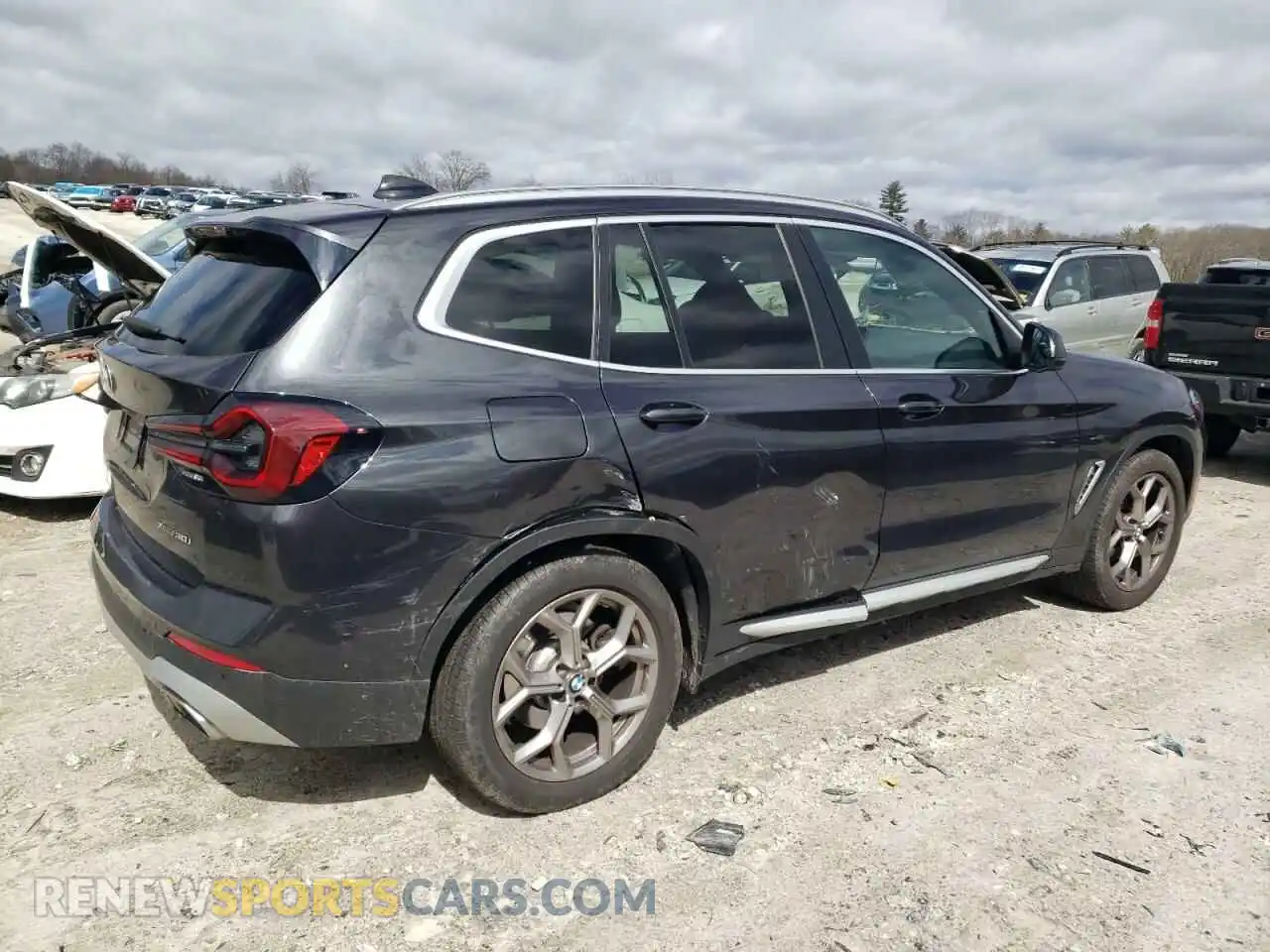 3 Photograph of a damaged car 5UX53DP07N9K59614 BMW X3 2022